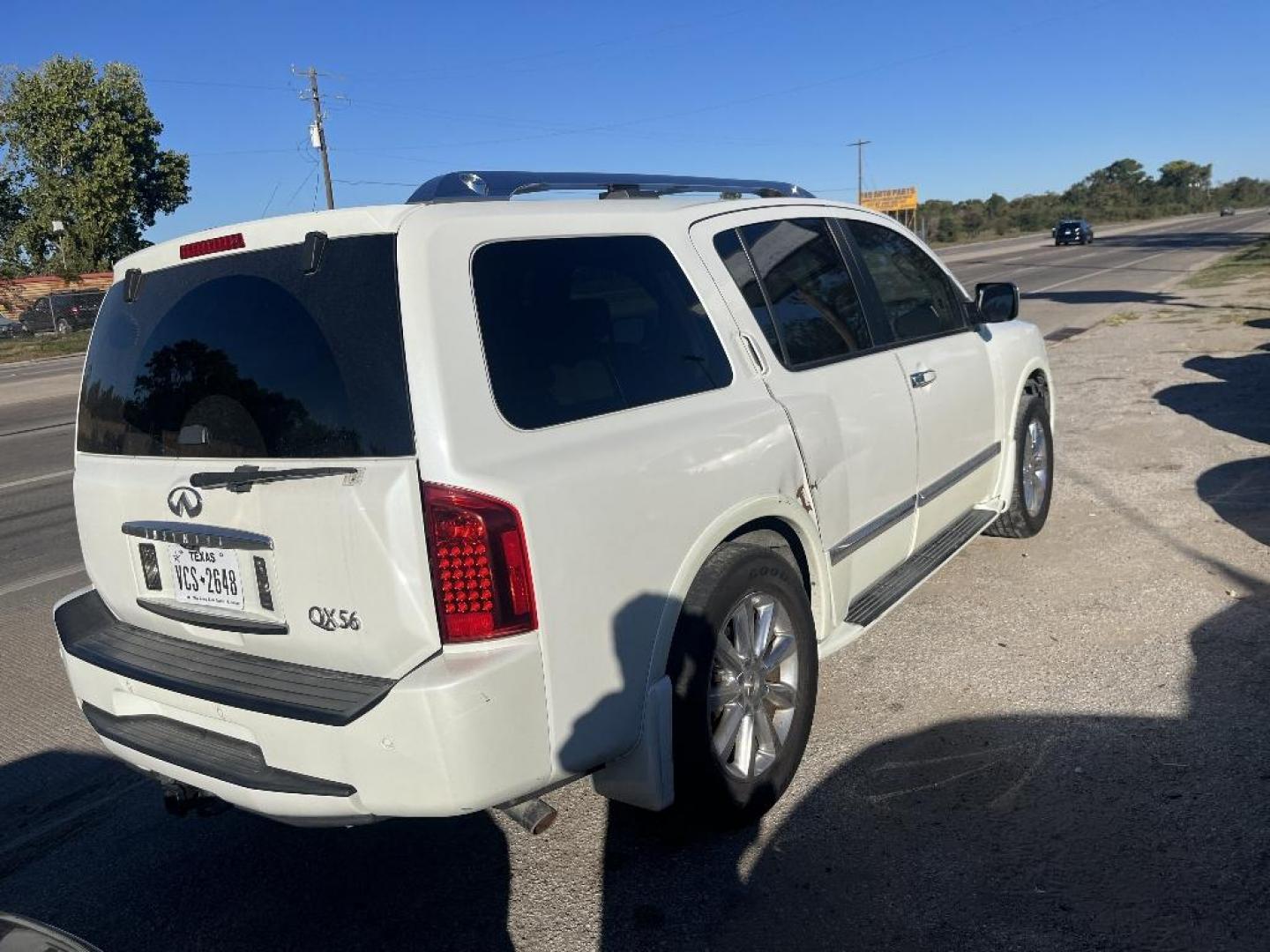 2010 WHITE INFINITI QX56 AWD (5N3ZA0NC8AN) with an 5.6L V8 DOHC 32V engine, AUTOMATIC transmission, located at 2303 West Mt. Houston, Houston, 77038, (281) 507-3956, 29.771597, -95.339569 - Photo#3