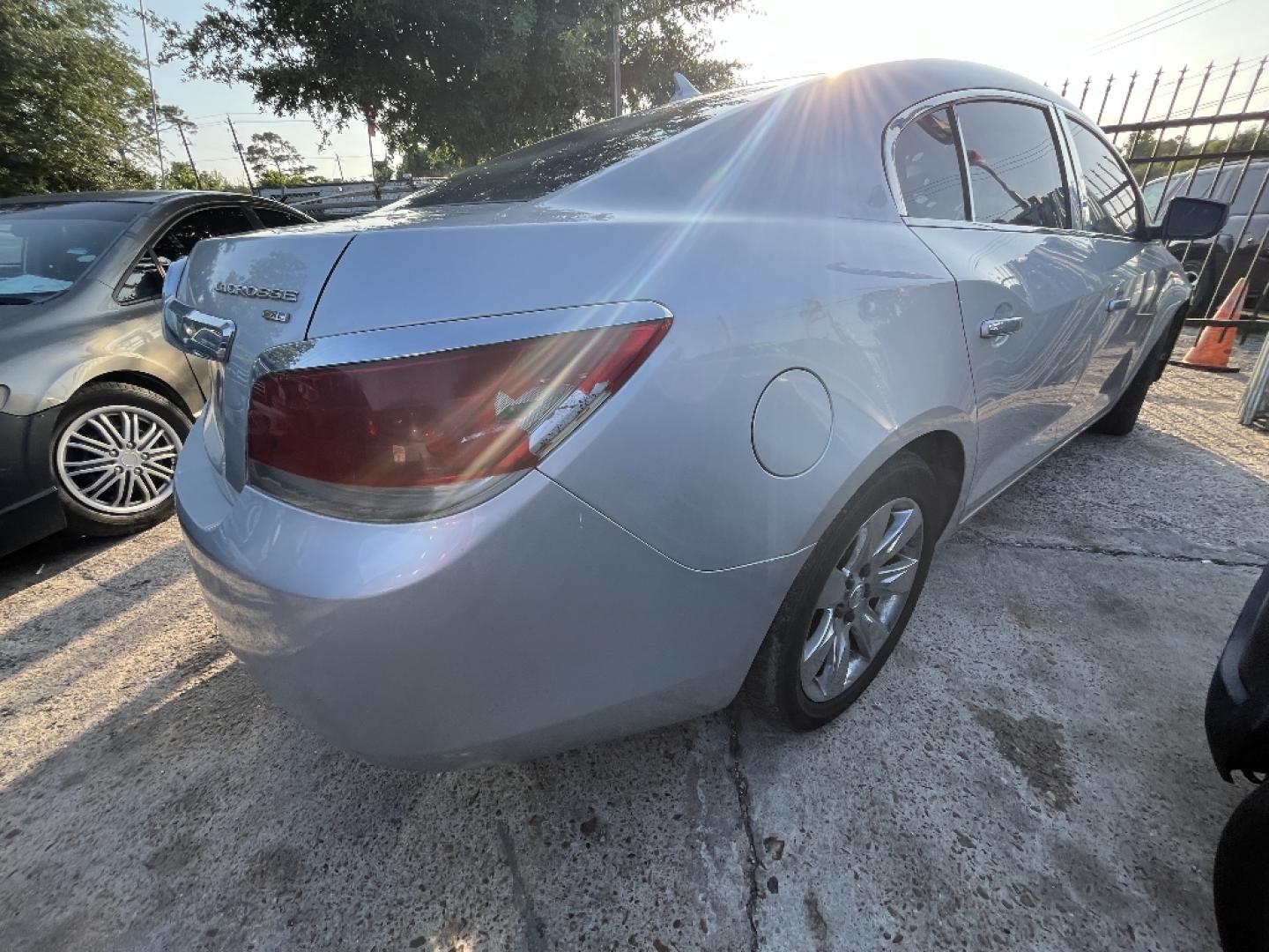 2010 GRAY BUICK LACROSSE CXL FWD (1G4GC5EG2AF) with an 3.0L V6 DOHC 24V engine, AUTOMATIC transmission, located at 2303 West Mt. Houston, Houston, 77038, (281) 507-3956, 29.771597, -95.339569- Photo#4