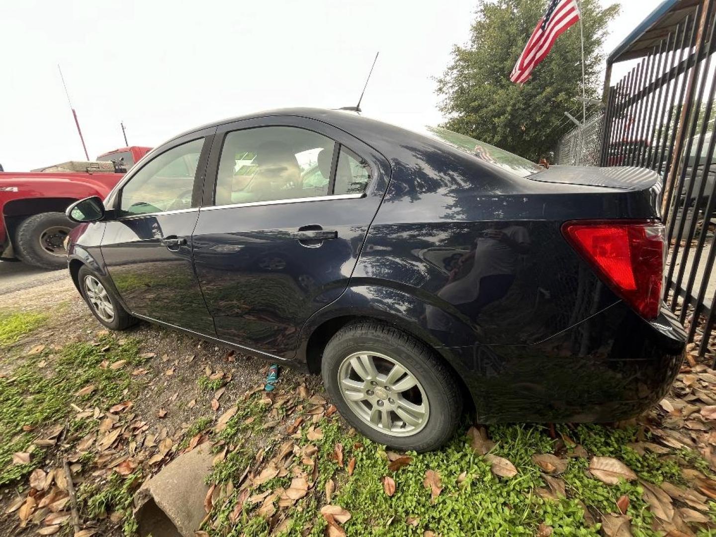 2016 GRAY CHEVROLET SONIC LT Auto Sedan (1G1JC5SH4G4) with an 1.8L L4 DOHC 24V engine, AUTOMATIC transmission, located at 2303 West Mt. Houston, Houston, 77038, (281) 507-3956, 29.771597, -95.339569 - Photo#4