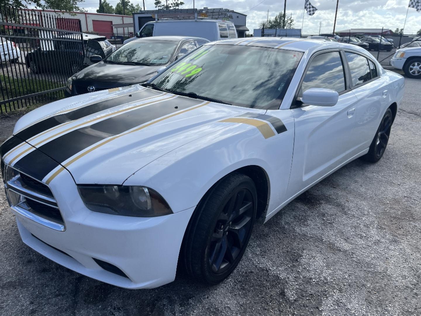 2011 WHITE DODGE CHARGER SE (2B3CL3CG8BH) with an 3.6L V6 DOHC 24V engine, AUTOMATIC transmission, located at 2303 West Mt. Houston, Houston, 77038, (281) 507-3956, 29.771597, -95.339569- Photo#1