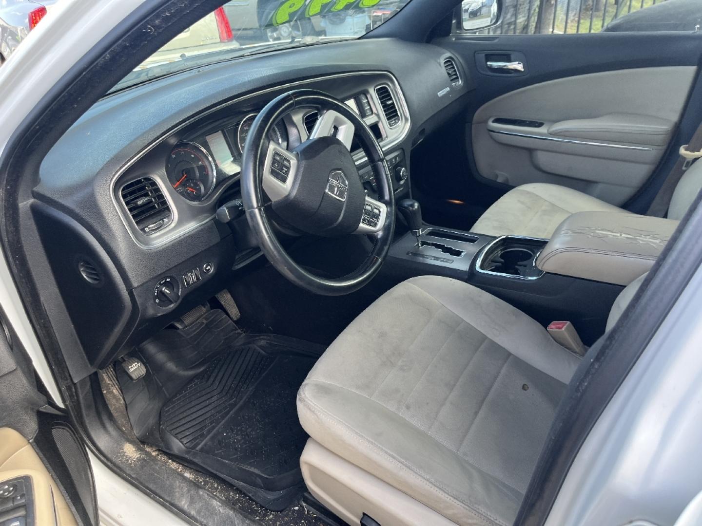 2011 WHITE DODGE CHARGER SE (2B3CL3CG8BH) with an 3.6L V6 DOHC 24V engine, AUTOMATIC transmission, located at 2303 West Mt. Houston, Houston, 77038, (281) 507-3956, 29.771597, -95.339569- Photo#2