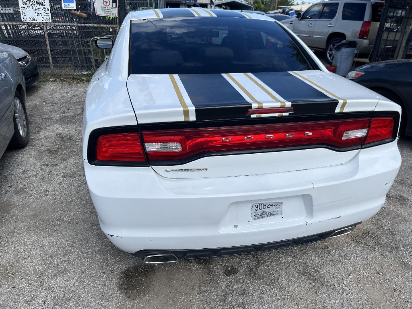 2011 WHITE DODGE CHARGER SE (2B3CL3CG8BH) with an 3.6L V6 DOHC 24V engine, AUTOMATIC transmission, located at 2303 West Mt. Houston, Houston, 77038, (281) 507-3956, 29.771597, -95.339569- Photo#3