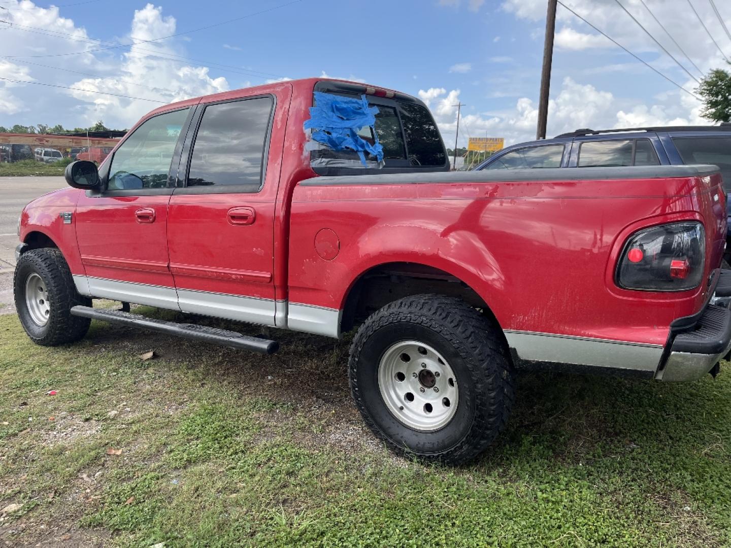 2001 RED FORD F-150 XLT SuperCrew 2WD (1FTRW07L01K) with an 5.4L V8 SOHC 16V engine, AUTOMATIC transmission, located at 2303 West Mt. Houston, Houston, 77038, (281) 507-3956, 29.771597, -95.339569- Photo#1