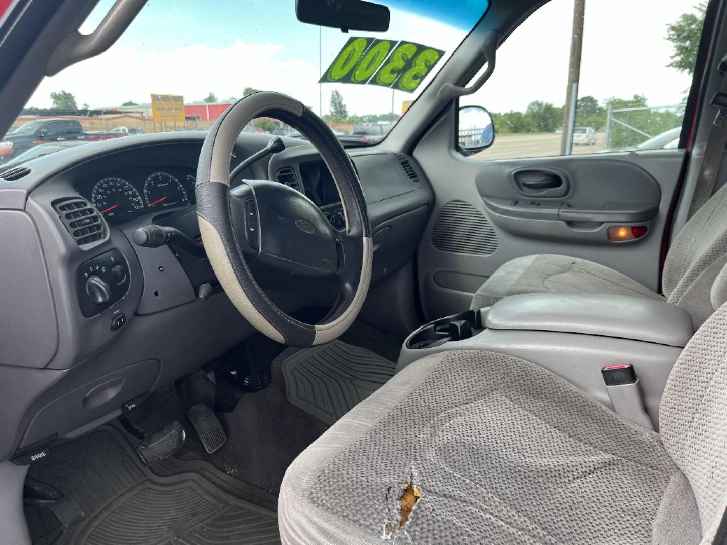2001 RED FORD F-150 XLT SuperCrew 2WD (1FTRW07L01K) with an 5.4L V8 SOHC 16V engine, AUTOMATIC transmission, located at 2303 West Mt. Houston, Houston, 77038, (281) 507-3956, 29.771597, -95.339569- Photo#2