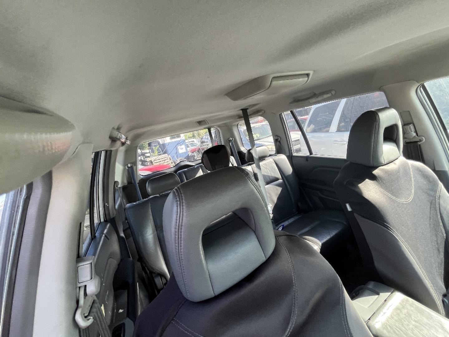 2003 GRAY HONDA PILOT EX w/ Leather and DVD (2HKYF18693H) with an 3.5L V6 SOHC 24V engine, AUTOMATIC transmission, located at 2303 West Mt. Houston, Houston, 77038, (281) 507-3956, 29.771597, -95.339569- Photo#1
