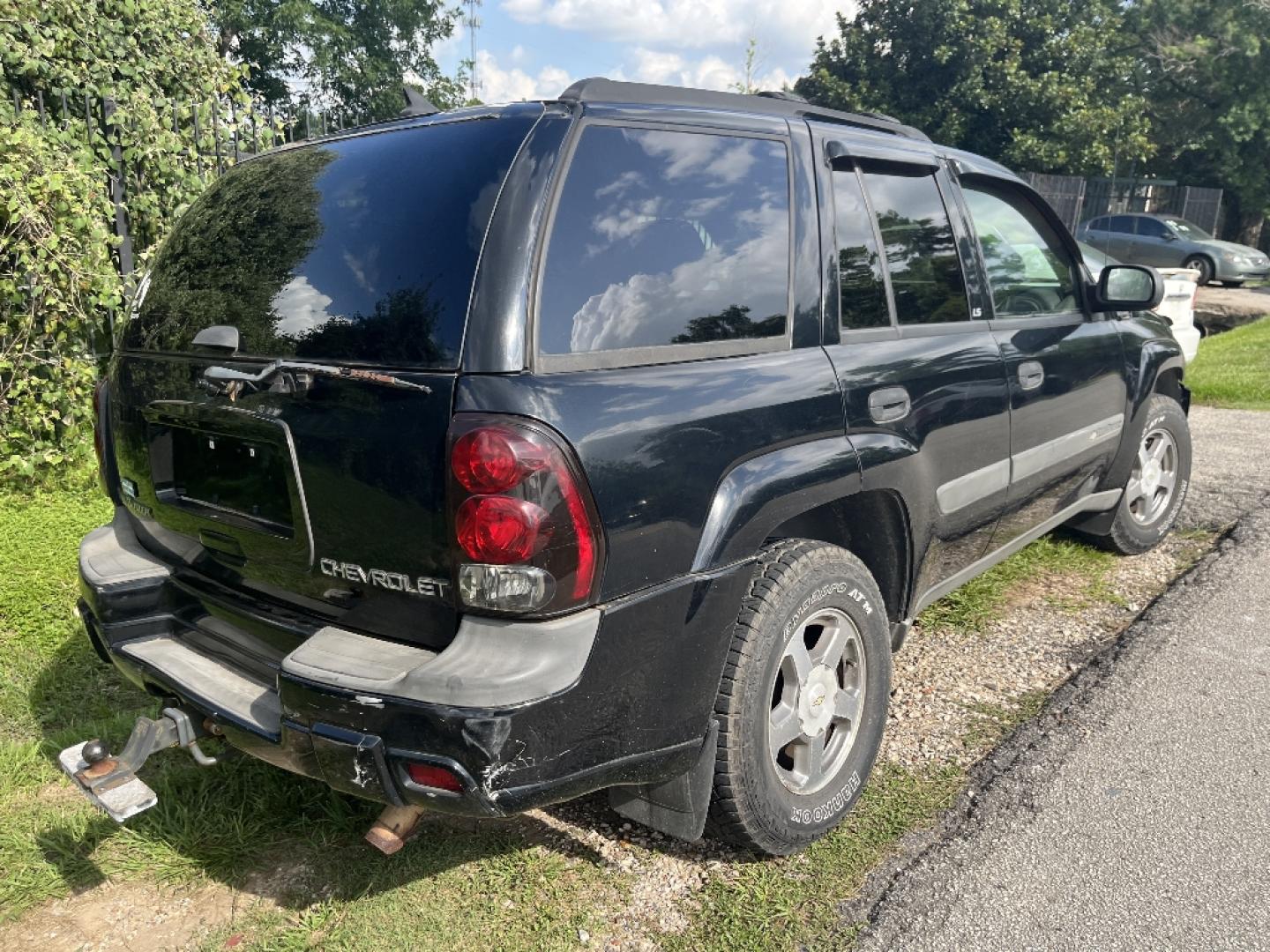 2004 BLACK CHEVROLET TRAILBLAZER LS 4WD (1GNDT13S742) with an 4.2L L6 DOHC 24V engine, AUTOMATIC transmission, located at 2303 West Mt. Houston, Houston, 77038, (281) 507-3956, 29.771597, -95.339569- Photo#1