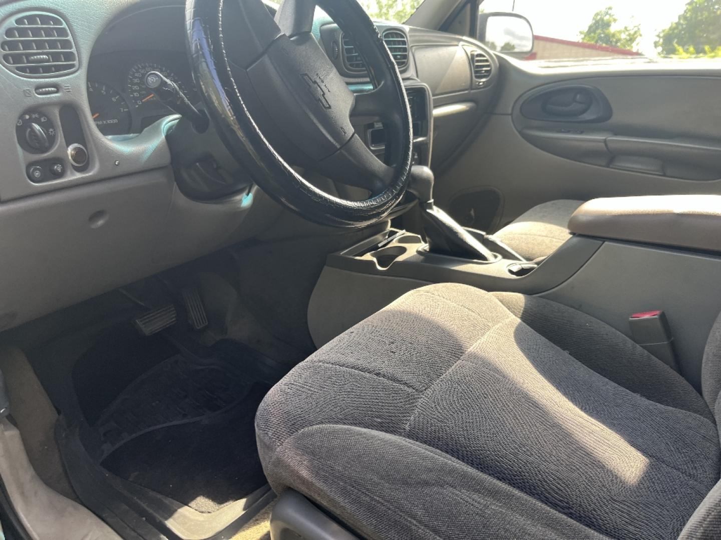 2004 BLACK CHEVROLET TRAILBLAZER LS 4WD (1GNDT13S742) with an 4.2L L6 DOHC 24V engine, AUTOMATIC transmission, located at 2303 West Mt. Houston, Houston, 77038, (281) 507-3956, 29.771597, -95.339569- Photo#2