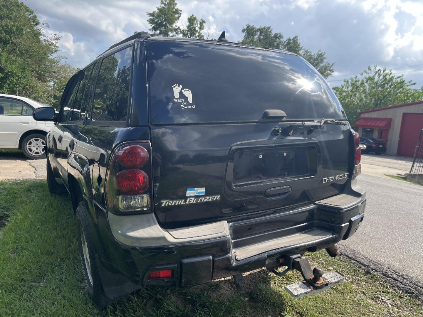 2004 BLACK CHEVROLET TRAILBLAZER LS 4WD (1GNDT13S742) with an 4.2L L6 DOHC 24V engine, AUTOMATIC transmission, located at 2303 West Mt. Houston, Houston, 77038, (281) 507-3956, 29.771597, -95.339569- Photo#5