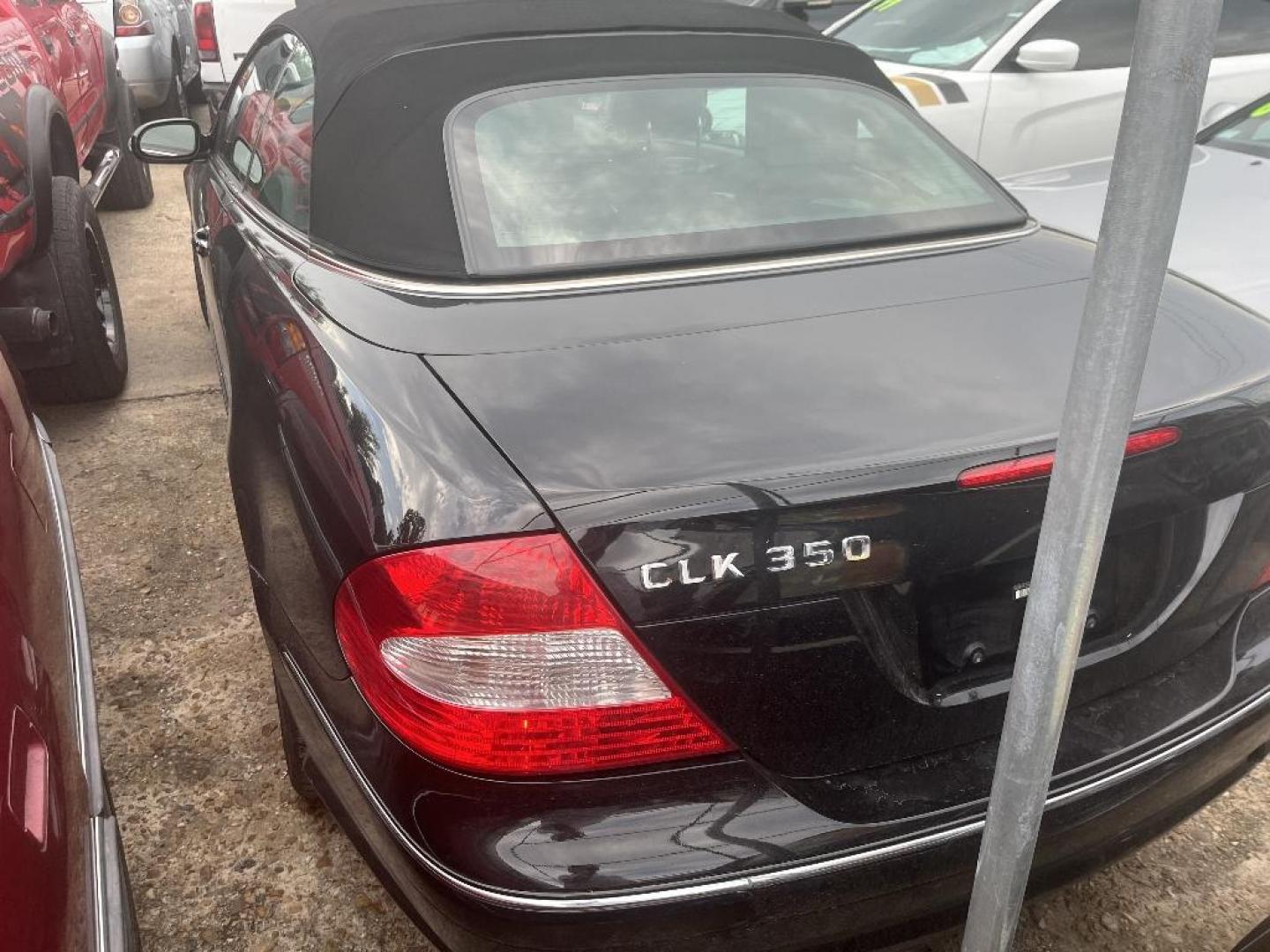 2009 BLACK MERCEDES-BENZ CLK-CLASS CLK350 Cabriolet (WDBTK56F79T) with an 3.5L V6 DOHC 24V engine, AUTOMATIC transmission, located at 2303 West Mt. Houston, Houston, 77038, (281) 507-3956, 29.771597, -95.339569 - Photo#2