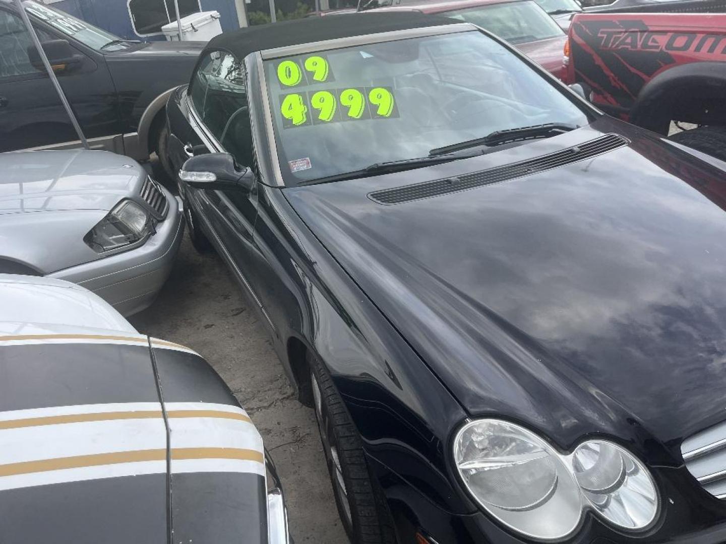 2009 BLACK MERCEDES-BENZ CLK-CLASS CLK350 Cabriolet (WDBTK56F79T) with an 3.5L V6 DOHC 24V engine, AUTOMATIC transmission, located at 2303 West Mt. Houston, Houston, 77038, (281) 507-3956, 29.771597, -95.339569 - Photo#4