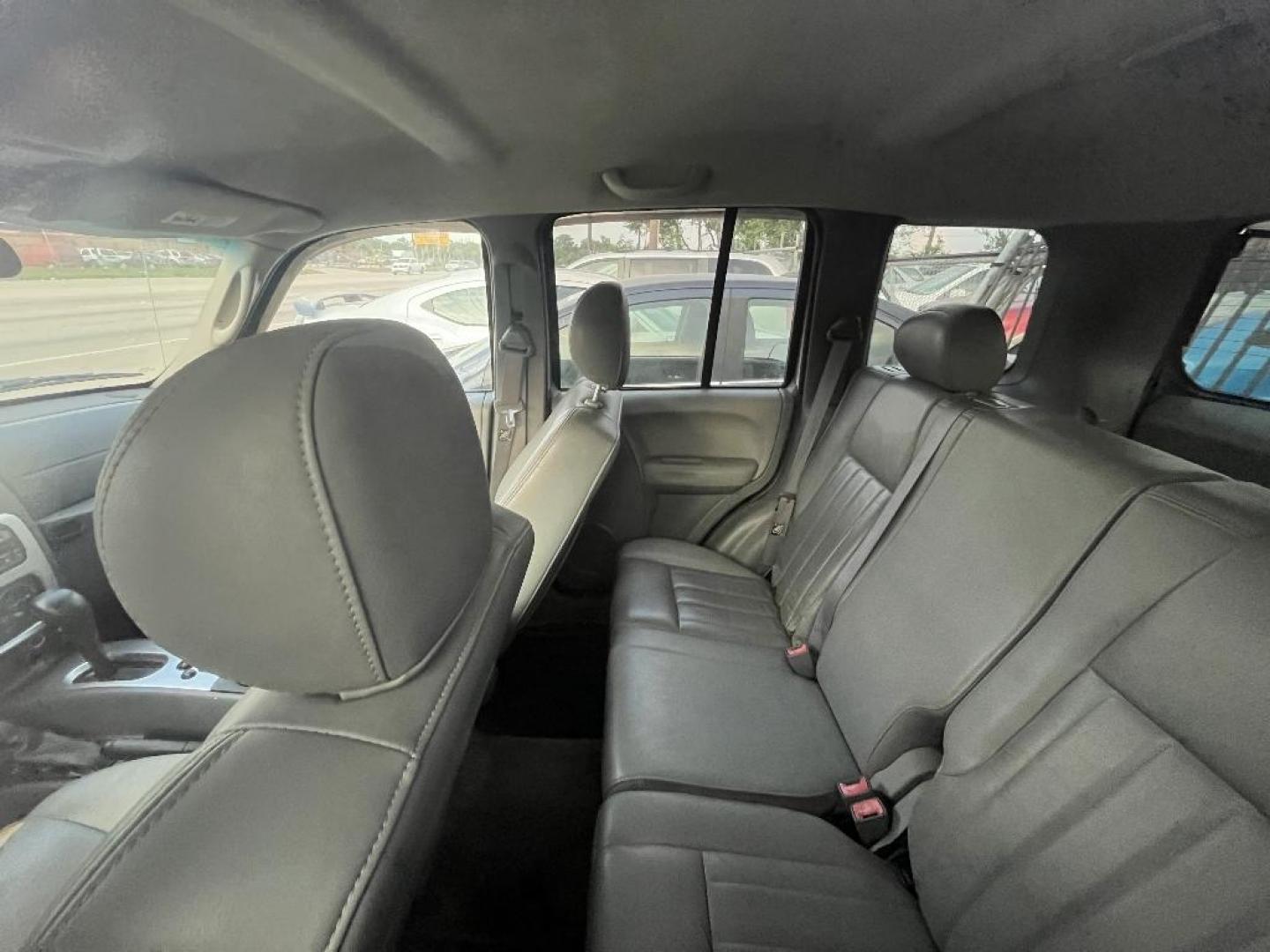 2005 GRAY JEEP LIBERTY Limited 4WD (1J4GL58K95W) with an 3.7L V6 SOHC 12V engine, AUTOMATIC transmission, located at 2303 West Mt. Houston, Houston, 77038, (281) 507-3956, 29.771597, -95.339569 - Photo#3