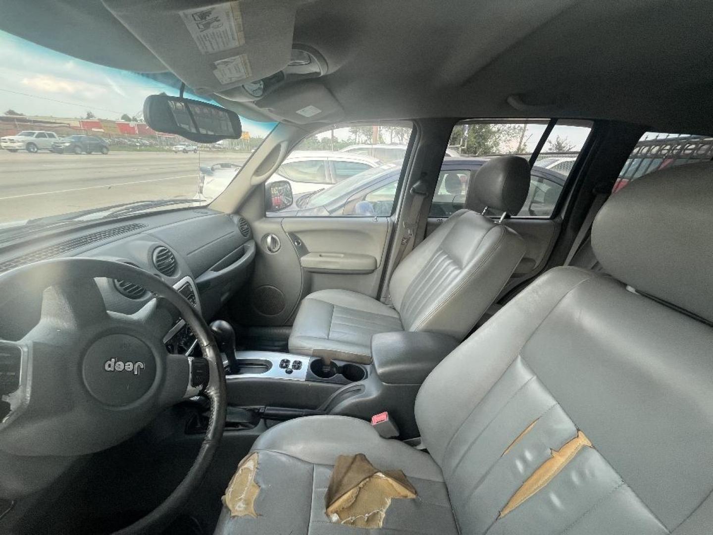 2005 GRAY JEEP LIBERTY Limited 4WD (1J4GL58K95W) with an 3.7L V6 SOHC 12V engine, AUTOMATIC transmission, located at 2303 West Mt. Houston, Houston, 77038, (281) 507-3956, 29.771597, -95.339569 - Photo#4