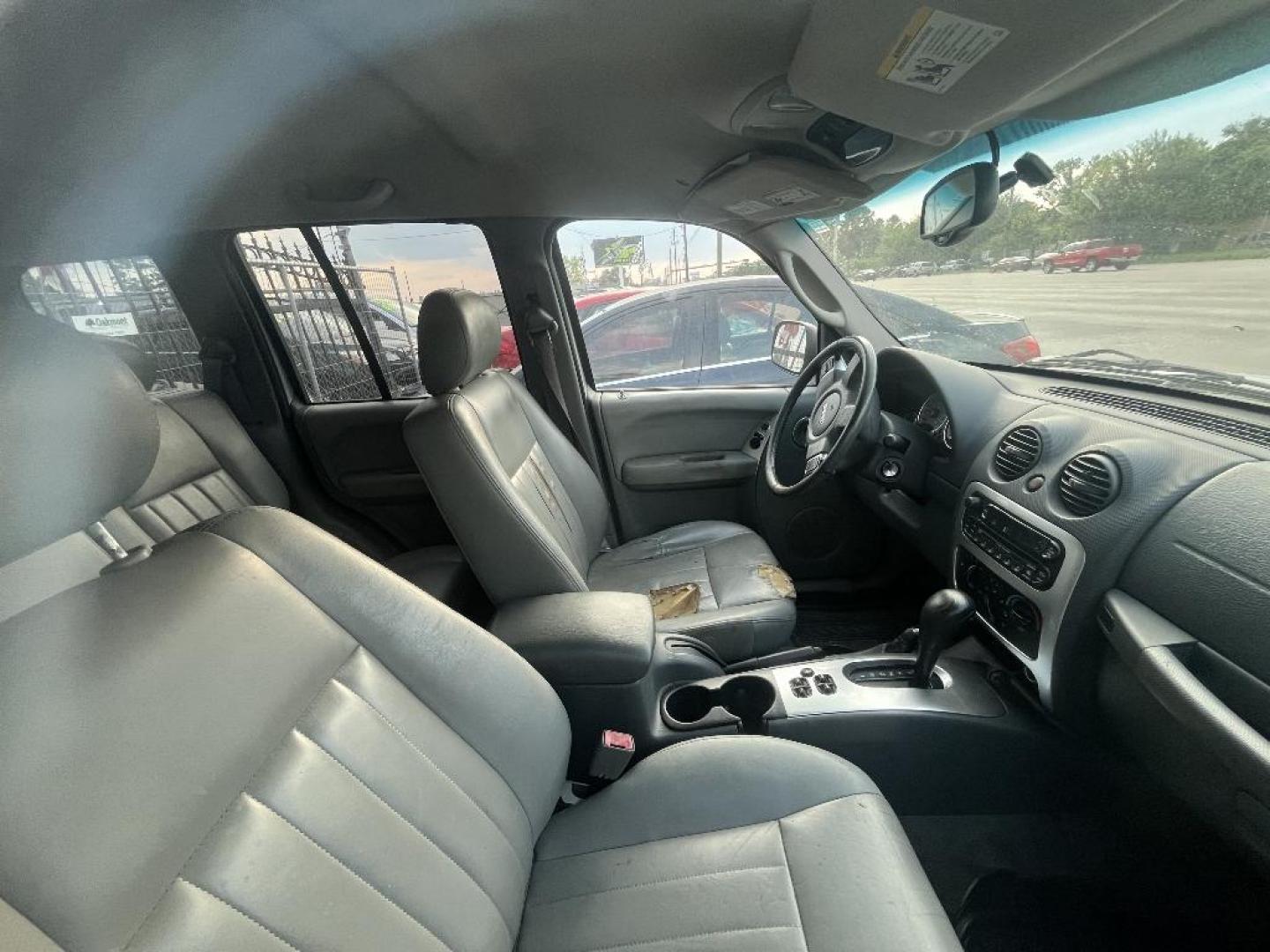 2005 GRAY JEEP LIBERTY Limited 4WD (1J4GL58K95W) with an 3.7L V6 SOHC 12V engine, AUTOMATIC transmission, located at 2303 West Mt. Houston, Houston, 77038, (281) 507-3956, 29.771597, -95.339569 - Photo#6