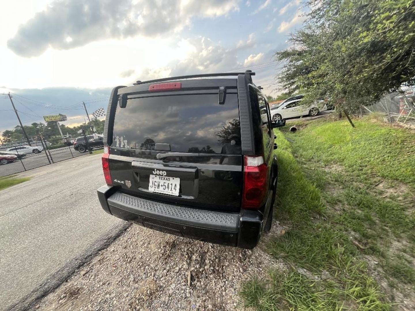 2006 BLACK JEEP COMMANDER 4WD (1J8HG48K16C) with an 3.7L V6 SOHC 12V engine, AUTOMATIC transmission, located at 2303 West Mt. Houston, Houston, 77038, (281) 507-3956, 29.771597, -95.339569 - Photo#1