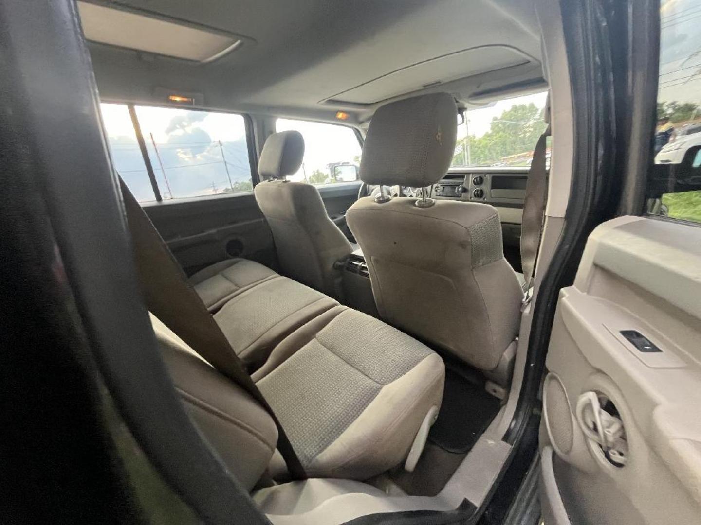 2006 BLACK JEEP COMMANDER 4WD (1J8HG48K16C) with an 3.7L V6 SOHC 12V engine, AUTOMATIC transmission, located at 2303 West Mt. Houston, Houston, 77038, (281) 507-3956, 29.771597, -95.339569 - Photo#3