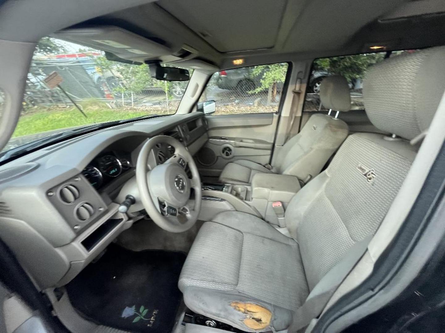 2006 BLACK JEEP COMMANDER 4WD (1J8HG48K16C) with an 3.7L V6 SOHC 12V engine, AUTOMATIC transmission, located at 2303 West Mt. Houston, Houston, 77038, (281) 507-3956, 29.771597, -95.339569 - Photo#5