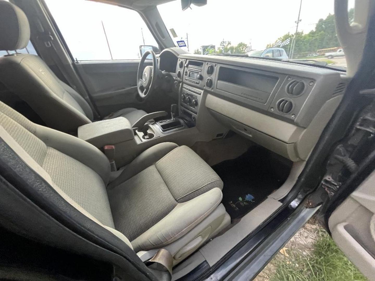 2006 BLACK JEEP COMMANDER 4WD (1J8HG48K16C) with an 3.7L V6 SOHC 12V engine, AUTOMATIC transmission, located at 2303 West Mt. Houston, Houston, 77038, (281) 507-3956, 29.771597, -95.339569 - Photo#6