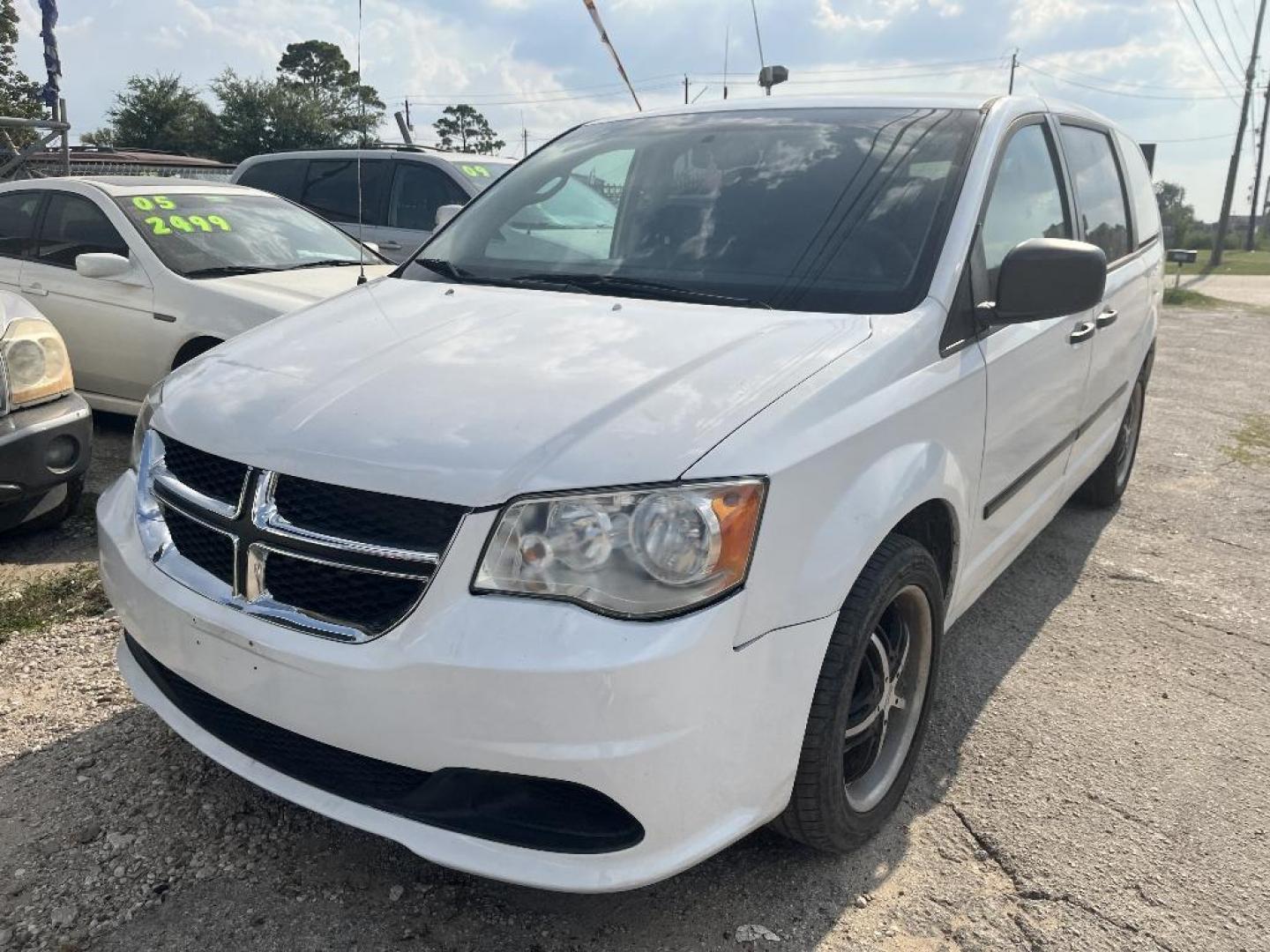 2014 WHITE RAM CARGO VAN Base (2C4RRGAG0ER) with an 3.6L V6 DOHC 24V engine, AUTOMATIC transmission, located at 2303 West Mt. Houston, Houston, 77038, (281) 507-3956, 29.771597, -95.339569 - Photo#0