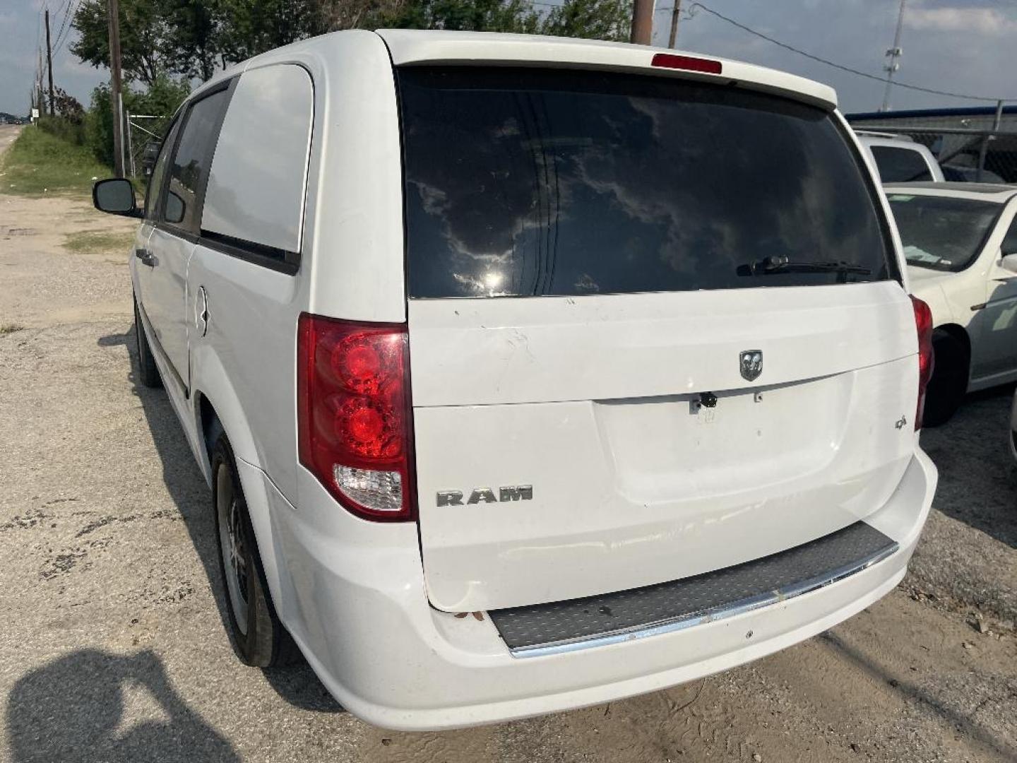 2014 WHITE RAM CARGO VAN Base (2C4RRGAG0ER) with an 3.6L V6 DOHC 24V engine, AUTOMATIC transmission, located at 2303 West Mt. Houston, Houston, 77038, (281) 507-3956, 29.771597, -95.339569 - Photo#3