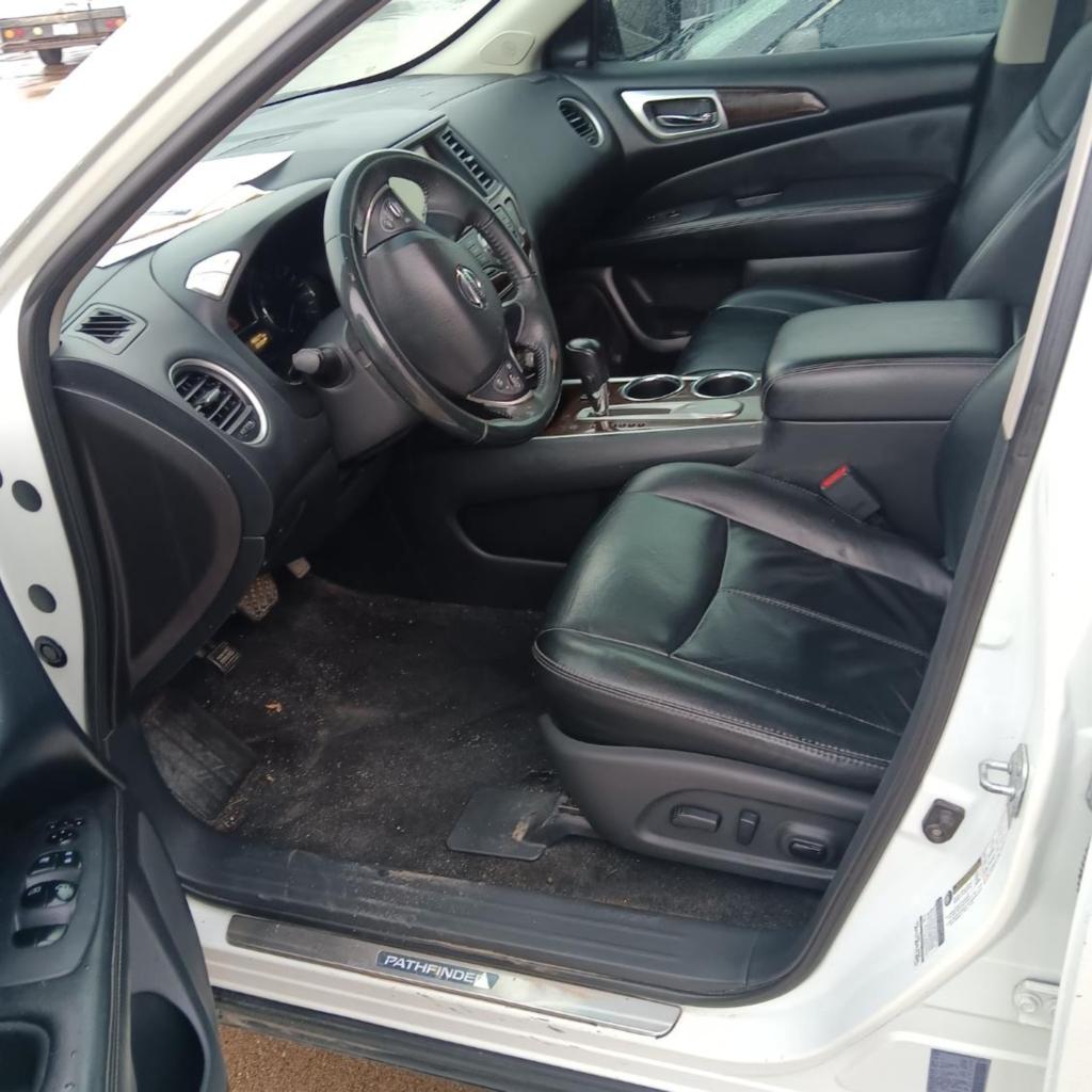 photo of 2015 NISSAN PATHFINDER SUV 4-DR