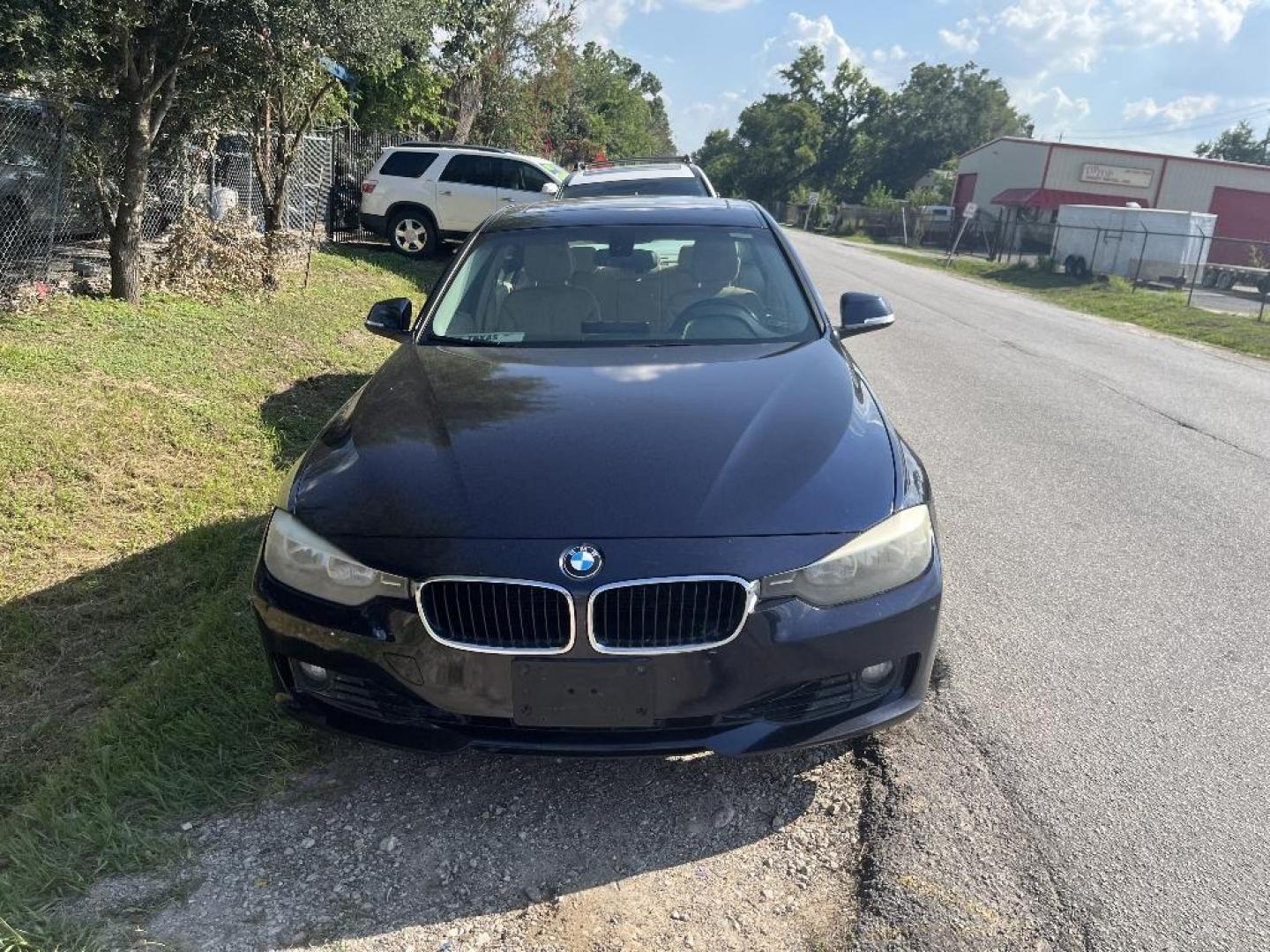 2014 BLUE BMW 3-SERIES 328i xDrive Sedan - SULEV (WBA3B5C52EP) with an 2.0L L4 DOHC 16V engine, AUTOMATIC transmission, located at 2303 West Mt. Houston, Houston, 77038, (281) 507-3956, 29.771597, -95.339569 - Photo#1