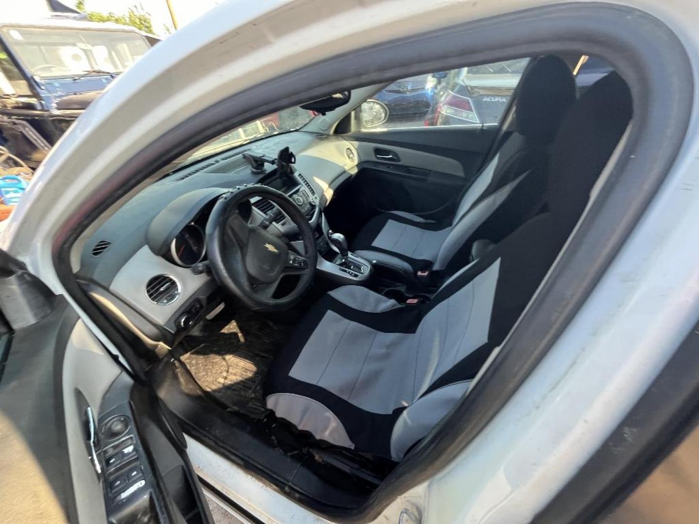 2012 WHITE CHEVROLET CRUZE 2LS (1G1PC5SH6C7) with an 1.8L L4 DOHC 16V FFV engine, AUTOMATIC transmission, located at 2303 West Mt. Houston, Houston, 77038, (281) 507-3956, 29.771597, -95.339569 - Photo#2