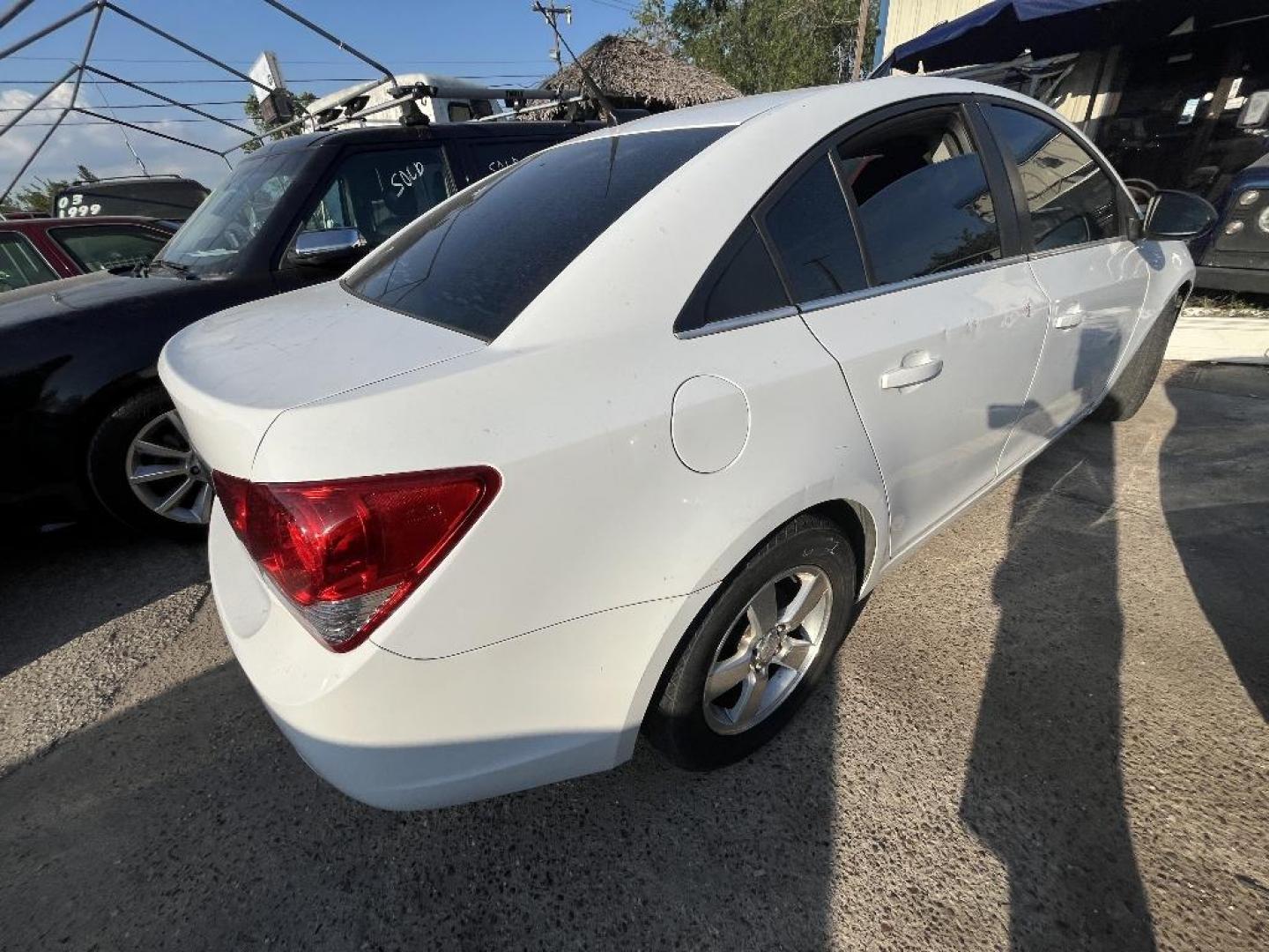 2012 WHITE CHEVROLET CRUZE 2LS (1G1PC5SH6C7) with an 1.8L L4 DOHC 16V FFV engine, AUTOMATIC transmission, located at 2303 West Mt. Houston, Houston, 77038, (281) 507-3956, 29.771597, -95.339569 - Photo#4