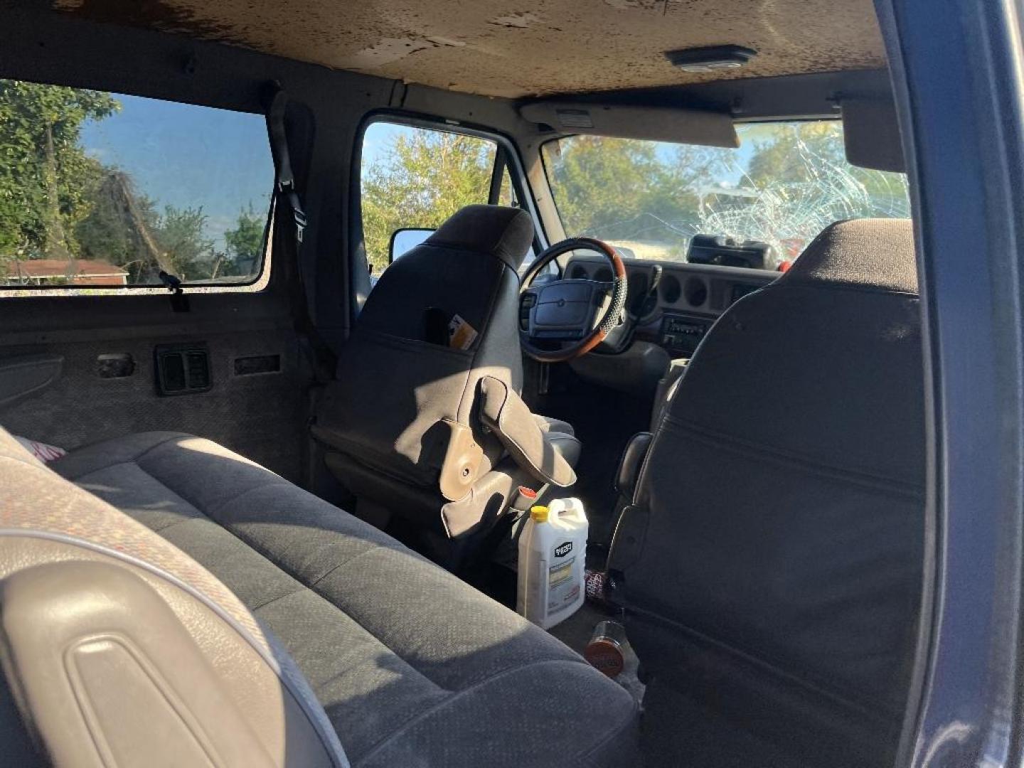 1996 GRAY DODGE RAM WAGON B3500 (2B5WB35Z4TK) with an 5.9L V8 OHV 16V engine, AUTOMATIC transmission, located at 2303 West Mt. Houston, Houston, 77038, (281) 507-3956, 29.771597, -95.339569 - Photo#3