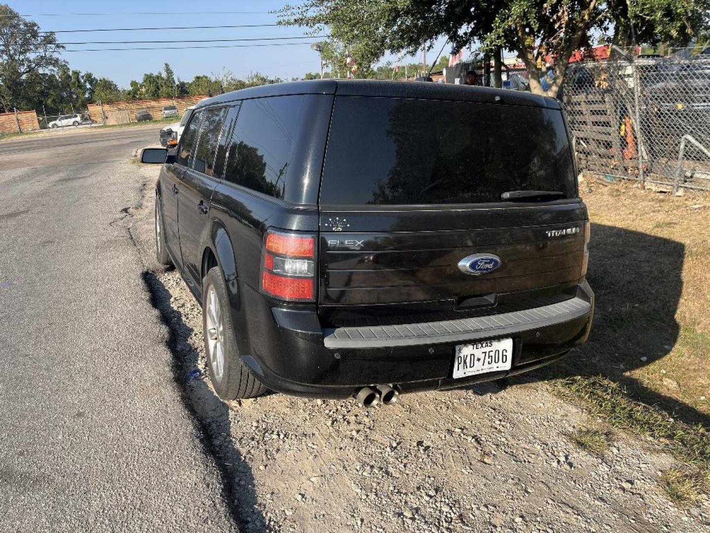 2011 BLACK FORD FLEX Limited FWD (2FMGK5DC8BB) with an 3.5L V6 DOHC 24V engine, AUTOMATIC transmission, located at 2303 West Mt. Houston, Houston, 77038, (281) 507-3956, 29.771597, -95.339569 - Photo#2