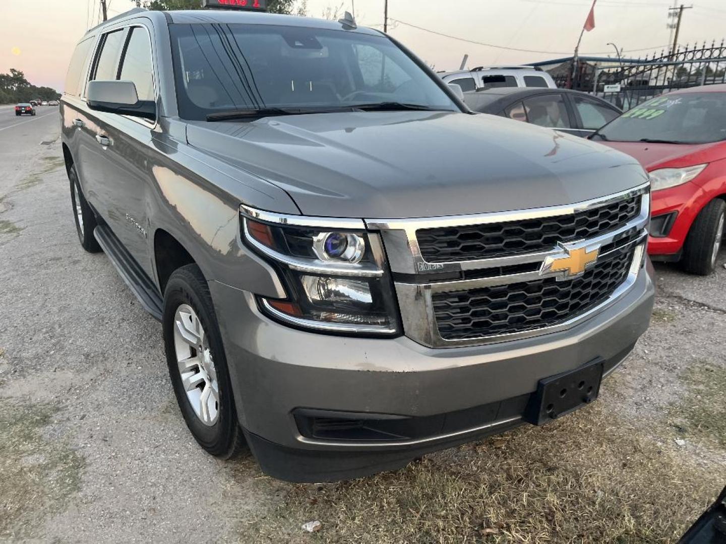 2017 TAN CHEVROLET SUBURBAN LT 2WD (1GNSCHKC4HR) with an 5.3L V8 OHV 16V engine, AUTOMATIC transmission, located at 2303 West Mt. Houston, Houston, 77038, (281) 507-3956, 29.771597, -95.339569 - Photo#6
