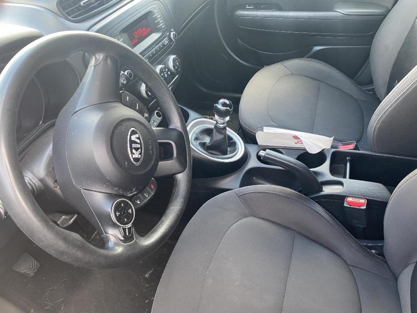 2015 WHITE KIA SOUL Base (KNDJN2A20F7) with an 1.6L L4 DOHC 16V engine, MANUAL transmission, located at 2303 West Mt. Houston, Houston, 77038, (281) 507-3956, 29.771597, -95.339569 - Photo#3