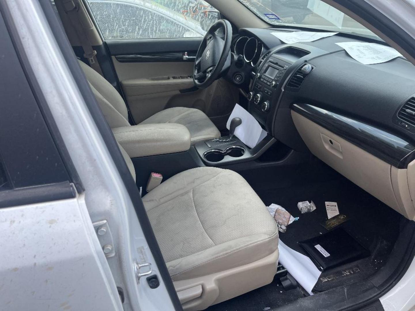 2013 WHITE KIA SORENTO LX 2WD (5XYKT3A15DG) with an 2.4L L4 DOHC 16V engine, AUTOMATIC transmission, located at 2303 West Mt. Houston, Houston, 77038, (281) 507-3956, 29.771597, -95.339569 - Photo#2