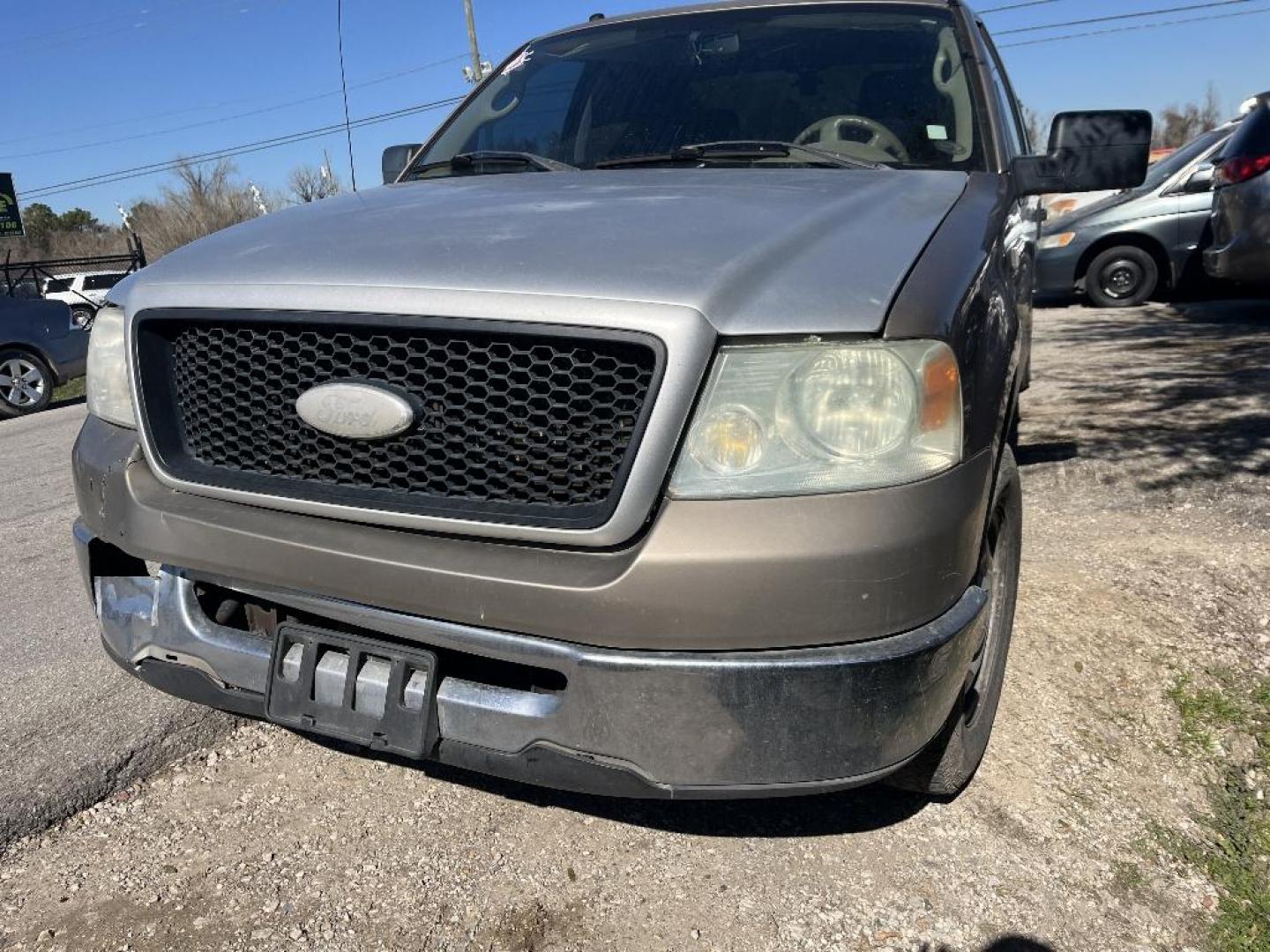 2006 GRAY FORD F-150 Lariat SuperCab 2WD (1FTPX12516K) with an 5.4L V8 SOHC 16V engine, AUTOMATIC transmission, located at 2303 West Mt. Houston, Houston, 77038, (281) 507-3956, 29.771597, -95.339569 - Photo#6