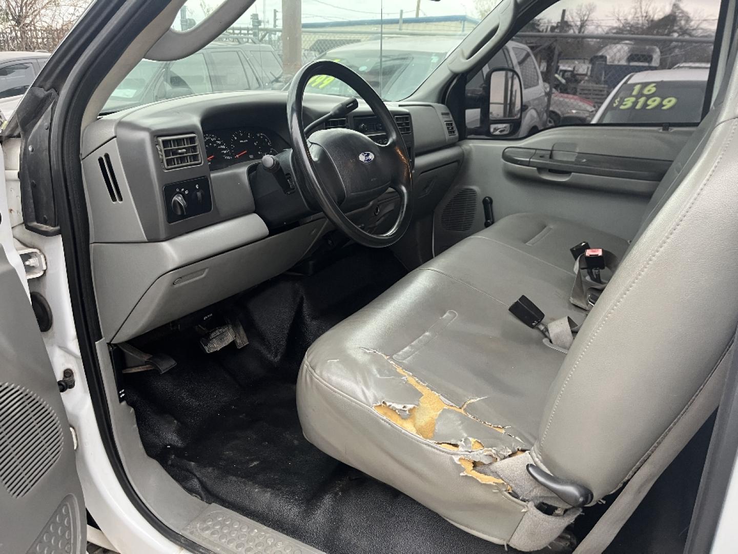 2003 WHITE FORD F-250 SD King Ranch Long Bed 2WD (1FTNF20L63E) with an 5.4L V8 SOHC 16V engine, AUTOMATIC transmission, located at 2303 West Mt. Houston, Houston, 77038, (281) 507-3956, 29.771597, -95.339569- Photo#2
