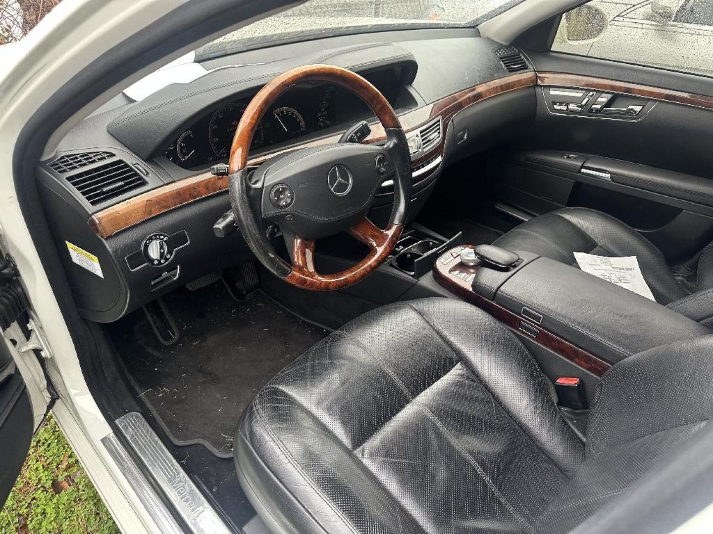 2008 WHITE MERCEDES-BENZ S-CLASS S550 (WDDNG71X78A) with an 5.5L V8 DOHC 32V engine, AUTOMATIC transmission, located at 2303 West Mt. Houston, Houston, 77038, (281) 507-3956, 29.771597, -95.339569 - Photo#1