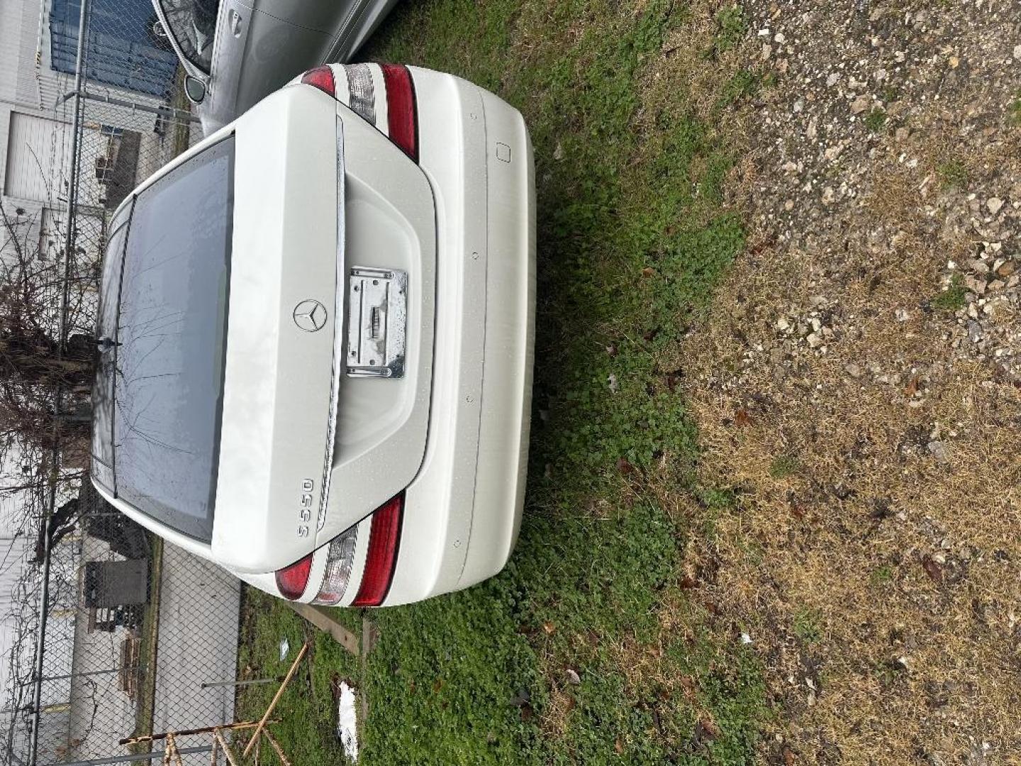 2008 WHITE MERCEDES-BENZ S-CLASS S550 (WDDNG71X78A) with an 5.5L V8 DOHC 32V engine, AUTOMATIC transmission, located at 2303 West Mt. Houston, Houston, 77038, (281) 507-3956, 29.771597, -95.339569 - Photo#3