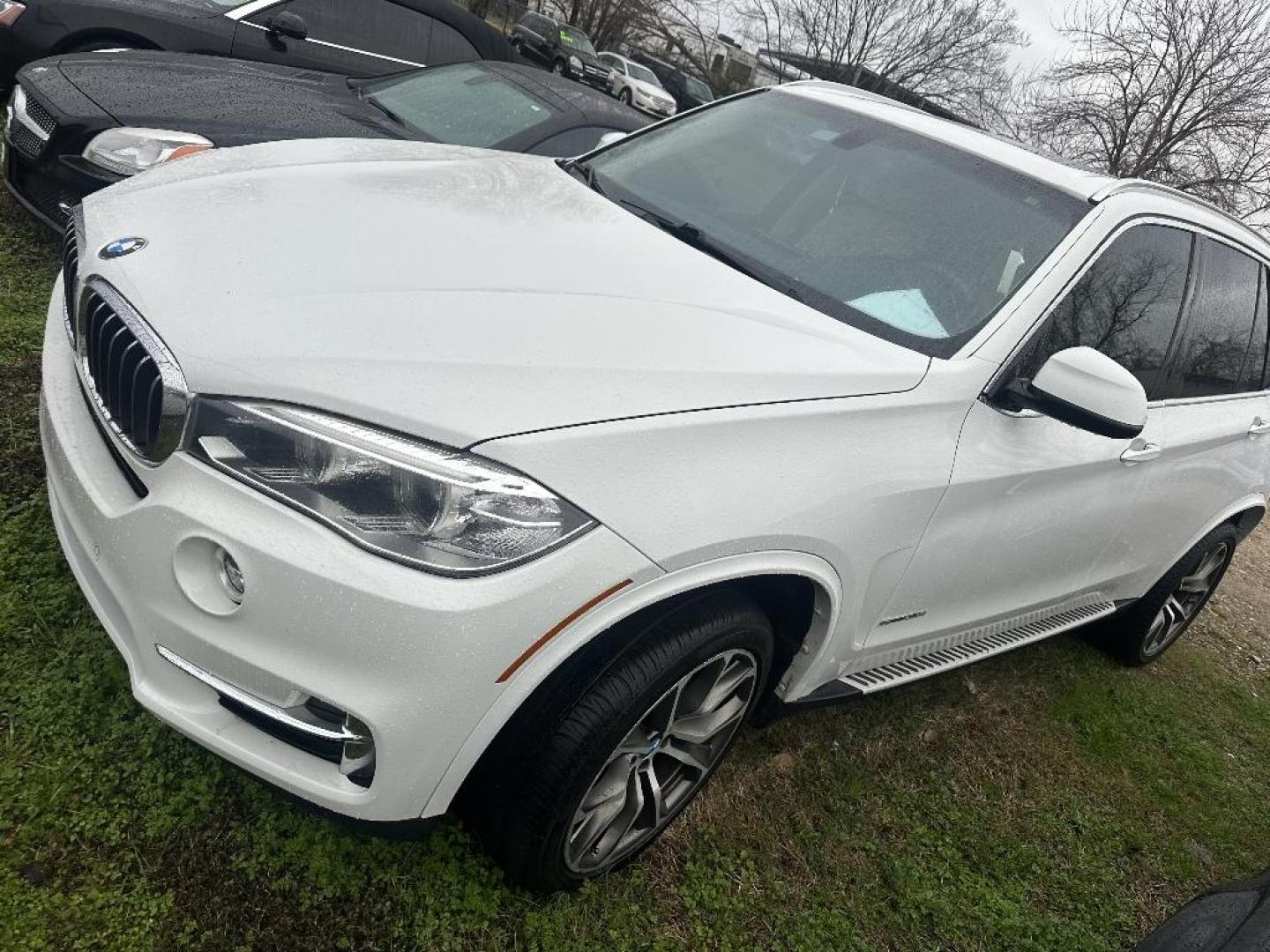 2014 WHITE BMW X5 sDrive35i (5UXKR2C59E0) with an 3.0L L6 DOHC 24V engine, AUTOMATIC transmission, located at 2303 West Mt. Houston, Houston, 77038, (281) 507-3956, 29.771597, -95.339569 - Photo#0