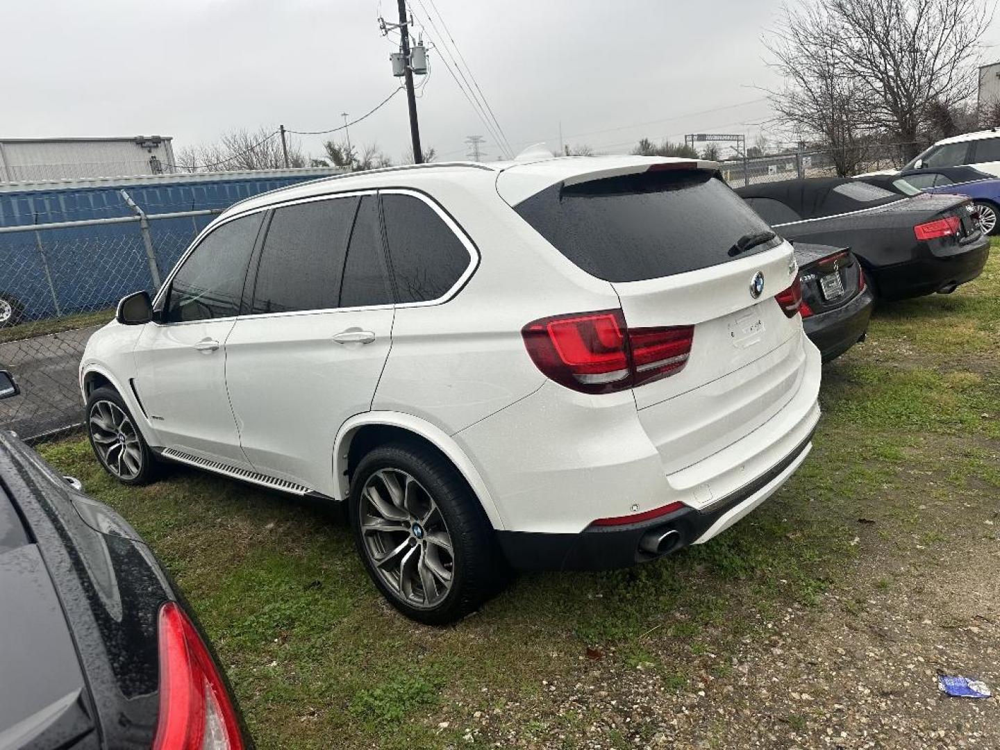 2014 WHITE BMW X5 sDrive35i (5UXKR2C59E0) with an 3.0L L6 DOHC 24V engine, AUTOMATIC transmission, located at 2303 West Mt. Houston, Houston, 77038, (281) 507-3956, 29.771597, -95.339569 - Photo#1