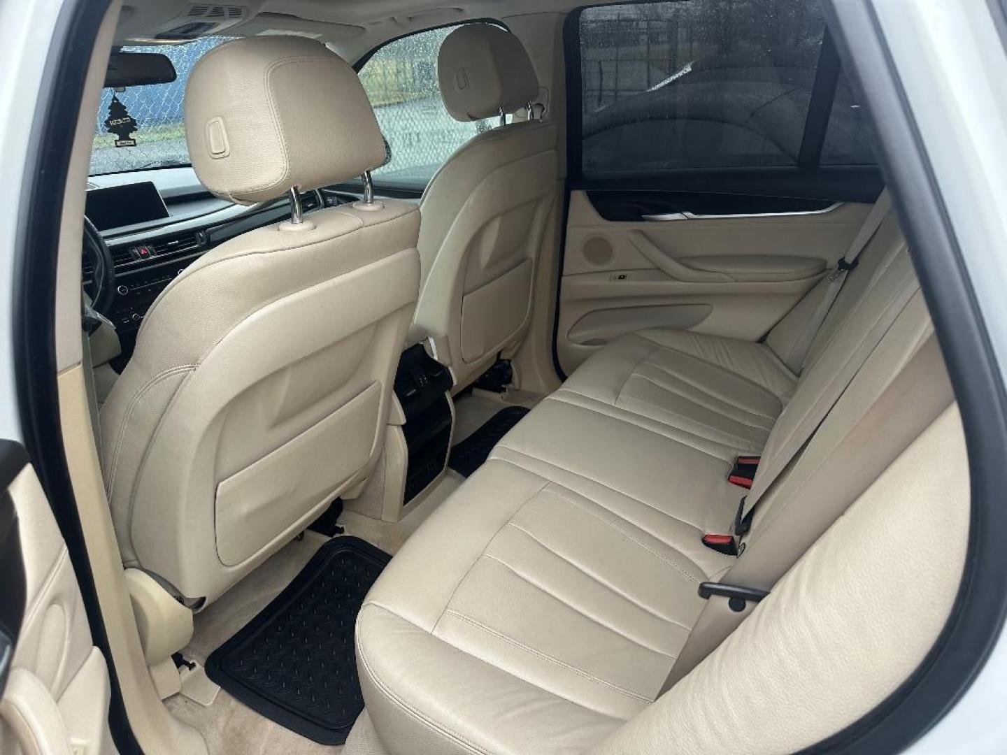 2014 WHITE BMW X5 sDrive35i (5UXKR2C59E0) with an 3.0L L6 DOHC 24V engine, AUTOMATIC transmission, located at 2303 West Mt. Houston, Houston, 77038, (281) 507-3956, 29.771597, -95.339569 - Photo#3