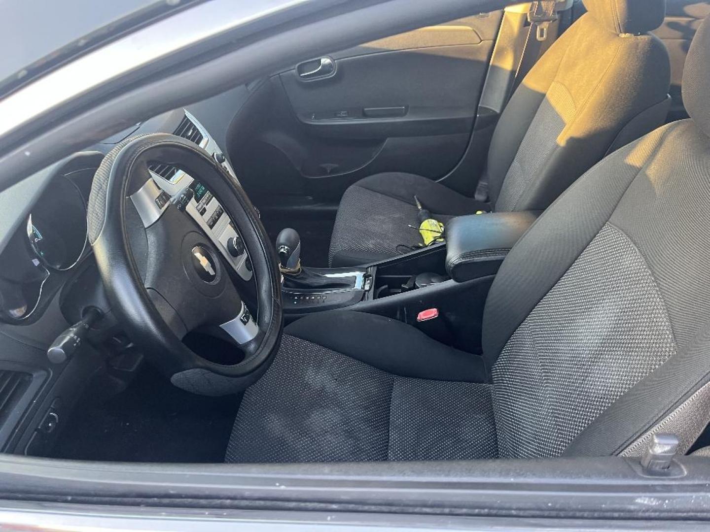 2009 BLUE CHEVROLET MALIBU LT1 (1G1ZH57BX9F) with an 2.4L L4 DOHC 16V engine, AUTOMATIC transmission, located at 2303 West Mt. Houston, Houston, 77038, (281) 507-3956, 29.771597, -95.339569 - Photo#1