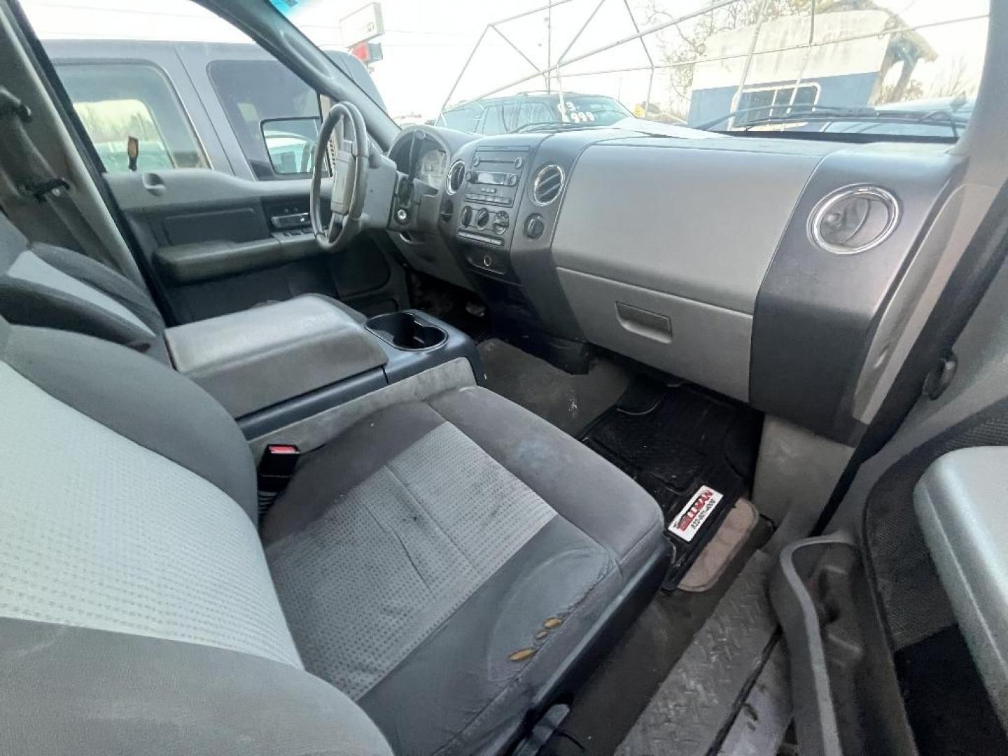 2007 GRAY FORD F-150 Lariat SuperCrew 2WD (1FTRW12W87F) with an 4.6L V8 SOHC 16V engine, AUTOMATIC transmission, located at 2303 West Mt. Houston, Houston, 77038, (281) 507-3956, 29.771597, -95.339569 - Photo#4