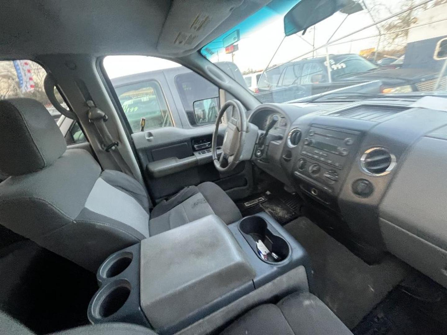 2007 GRAY FORD F-150 Lariat SuperCrew 2WD (1FTRW12W87F) with an 4.6L V8 SOHC 16V engine, AUTOMATIC transmission, located at 2303 West Mt. Houston, Houston, 77038, (281) 507-3956, 29.771597, -95.339569 - Photo#5