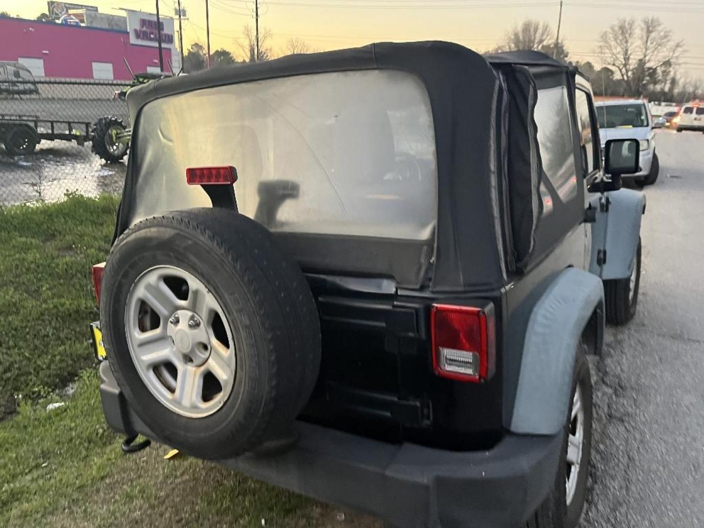 2011 GRAY JEEP WRANGLER Sport 4WD (1J4AA2D17BL) with an 3.8L V6 OHV 12V engine, MANUAL transmission, located at 2303 West Mt. Houston, Houston, 77038, (281) 507-3956, 29.771597, -95.339569 - Photo#4