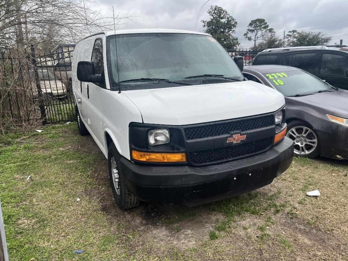 2014 WHITE CHEVROLET EXPRESS 2500 Cargo (1GCWGFCG9E1) with an 6.0L V8 OHV 16V FFV engine, AUTOMATIC transmission, located at 2303 West Mt. Houston, Houston, 77038, (281) 507-3956, 29.771597, -95.339569 - Photo#3