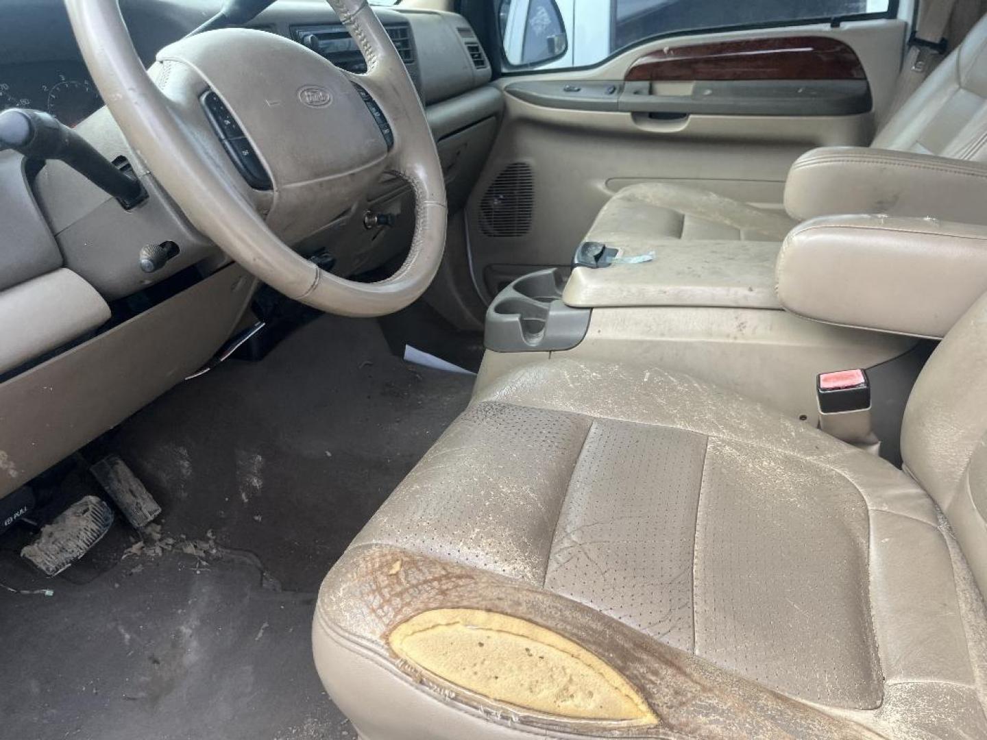 2001 WHITE FORD F-350 SD XL Crew Cab Short Bed 4WD (1FTSW31S91E) with an 6.8L V10 SOHC 20V engine, AUTOMATIC transmission, located at 2303 West Mt. Houston, Houston, 77038, (281) 507-3956, 29.771597, -95.339569 - Photo#2