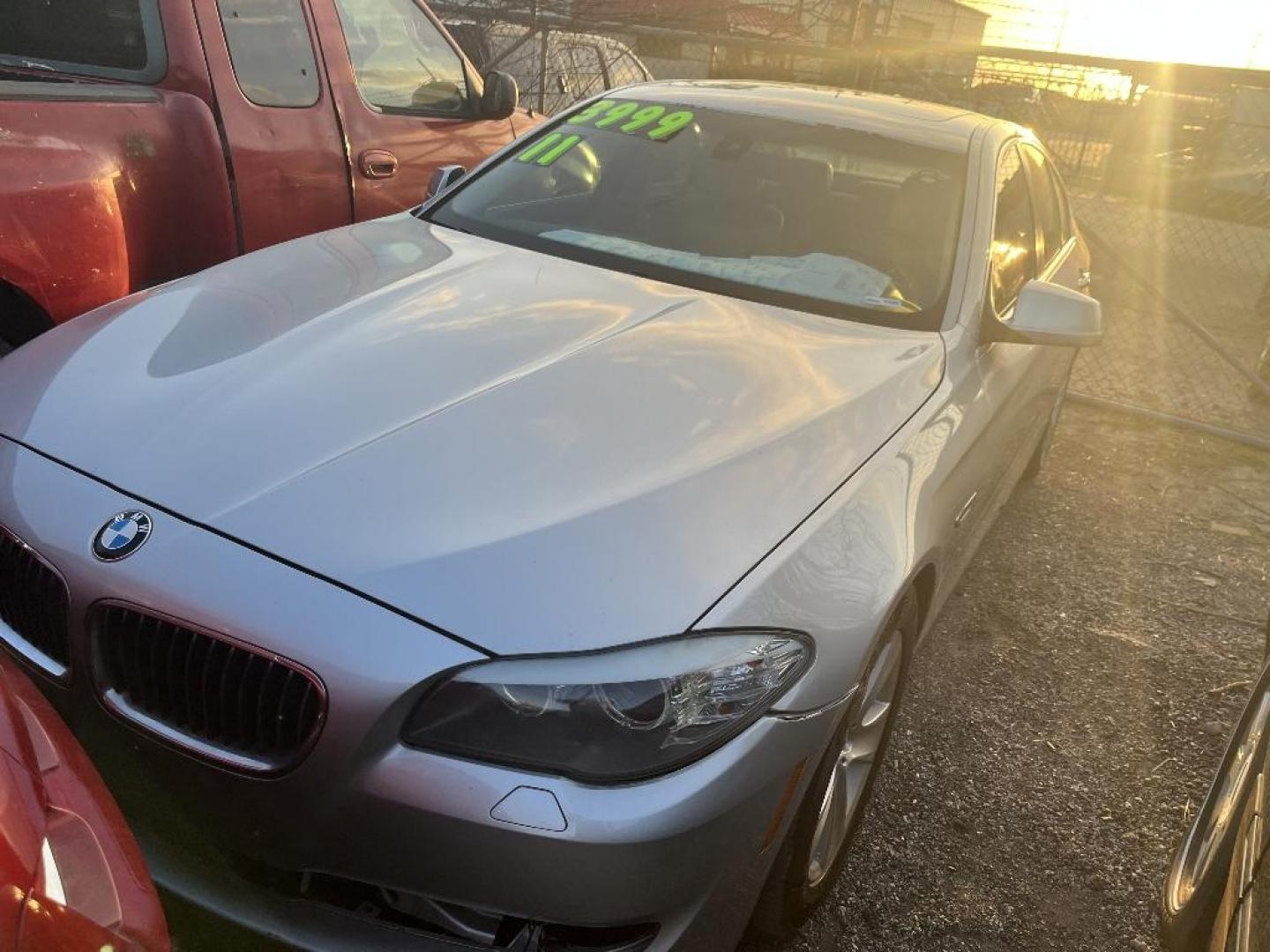 2011 GRAY BMW 5-SERIES 528i (WBAFR1C56BC) with an 3.0L L6 DOHC 24V engine, AUTOMATIC transmission, located at 2303 West Mt. Houston, Houston, 77038, (281) 507-3956, 29.771597, -95.339569 - Photo#0