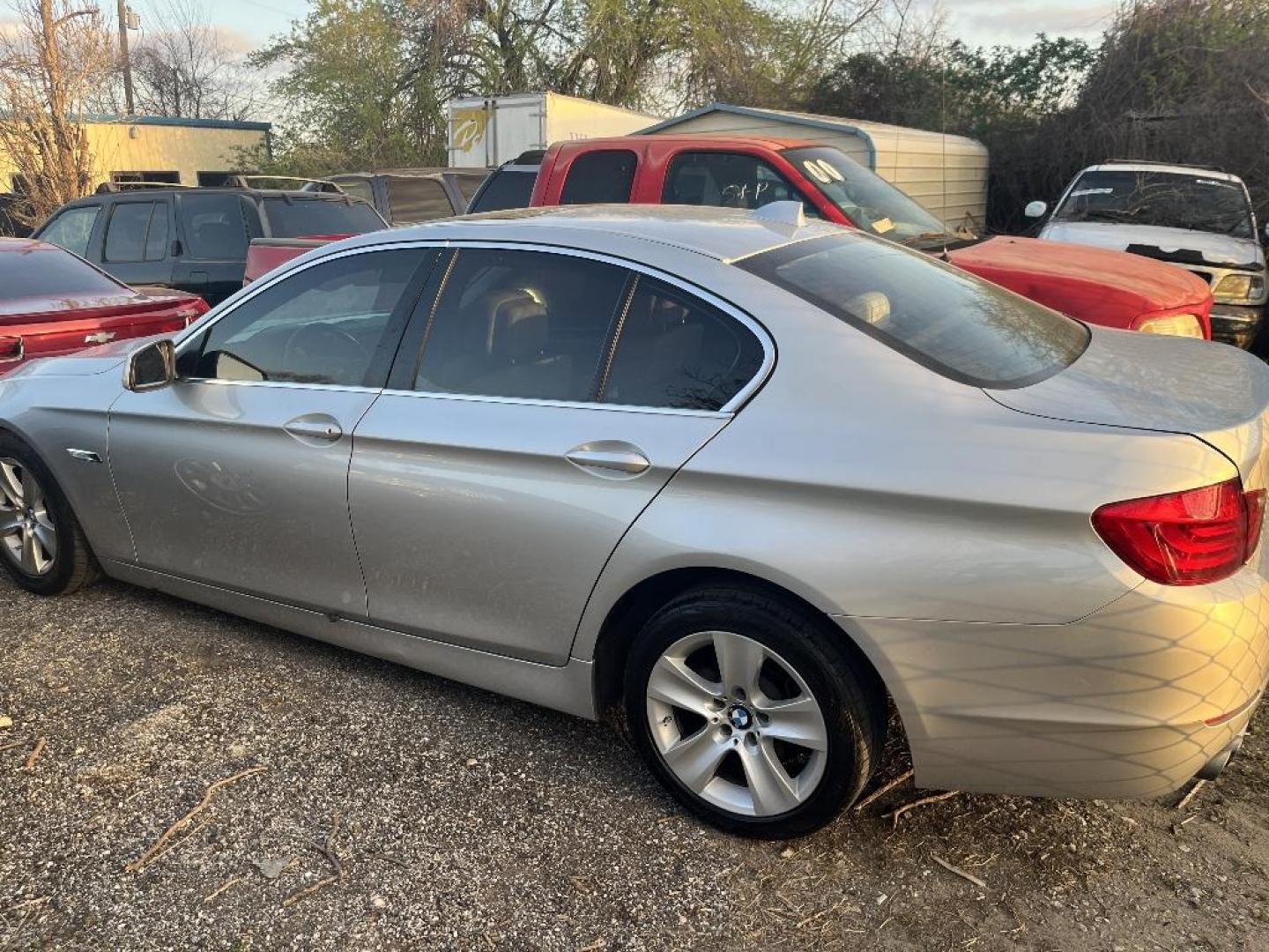 2011 GRAY BMW 5-SERIES 528i (WBAFR1C56BC) with an 3.0L L6 DOHC 24V engine, AUTOMATIC transmission, located at 2303 West Mt. Houston, Houston, 77038, (281) 507-3956, 29.771597, -95.339569 - Photo#1