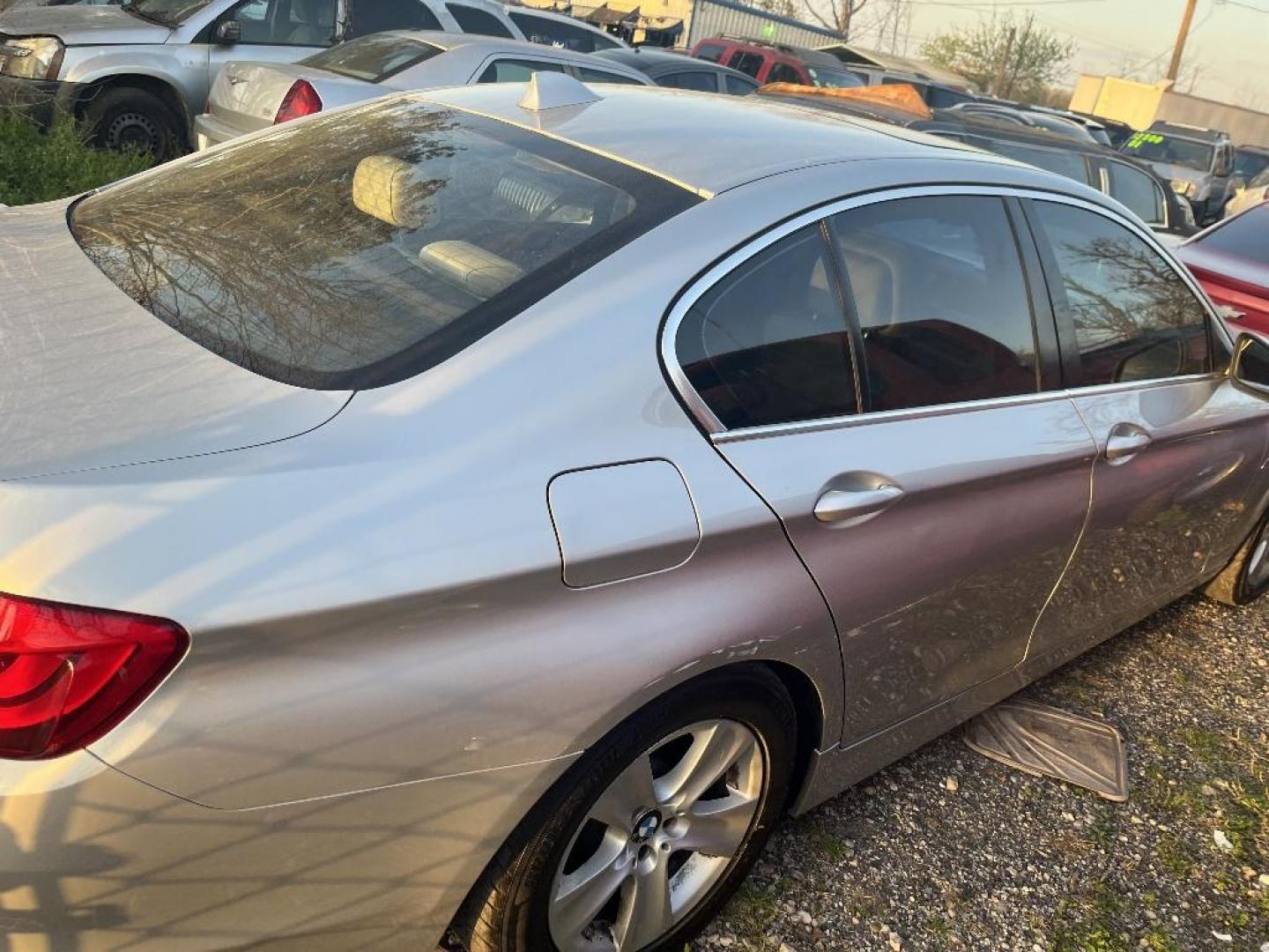 2011 GRAY BMW 5-SERIES 528i (WBAFR1C56BC) with an 3.0L L6 DOHC 24V engine, AUTOMATIC transmission, located at 2303 West Mt. Houston, Houston, 77038, (281) 507-3956, 29.771597, -95.339569 - Photo#3