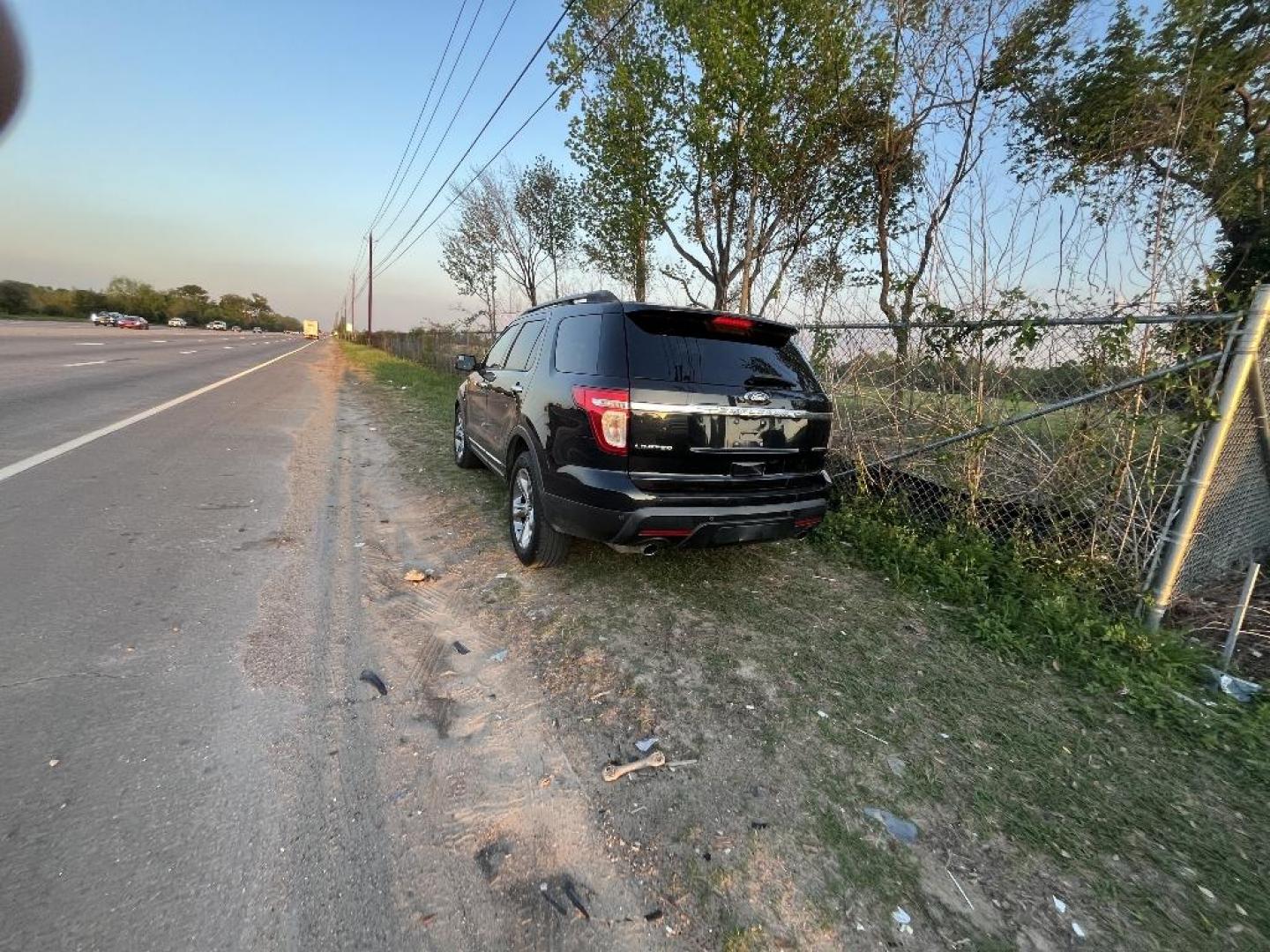 2013 BLACK FORD EXPLORER Limited FWD (1FM5K7F84DG) with an 3.5L V6 DOHC 24V engine, AUTOMATIC transmission, located at 2303 West Mt. Houston, Houston, 77038, (281) 507-3956, 29.771597, -95.339569 - Photo#3