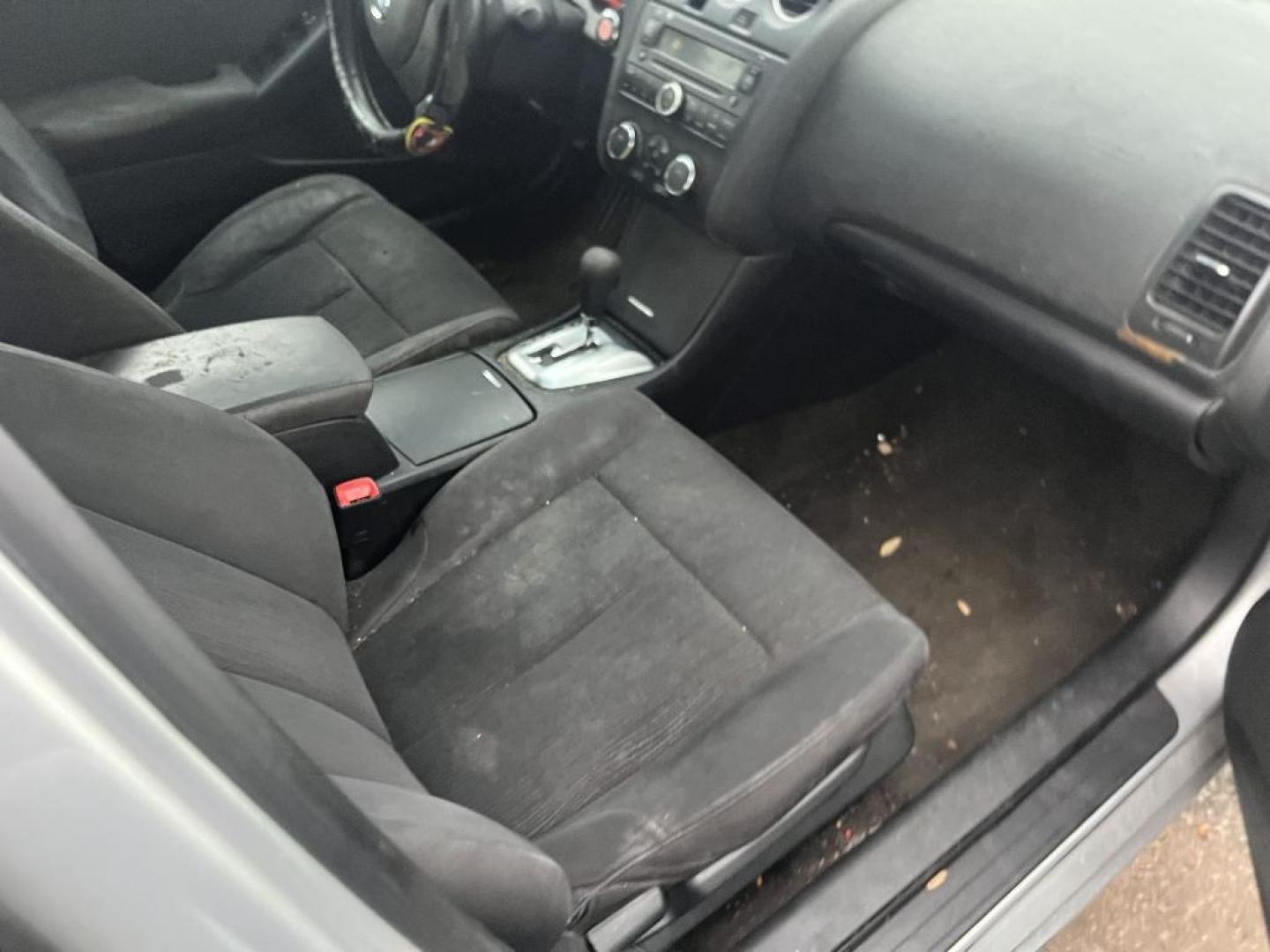 2010 GRAY NISSAN ALTIMA 2.5 S (1N4AL2AP4AN) with an 2.5L L4 DOHC 16V engine, AUTOMATIC transmission, located at 2303 West Mt. Houston, Houston, 77038, (281) 507-3956, 29.771597, -95.339569 - Photo#5